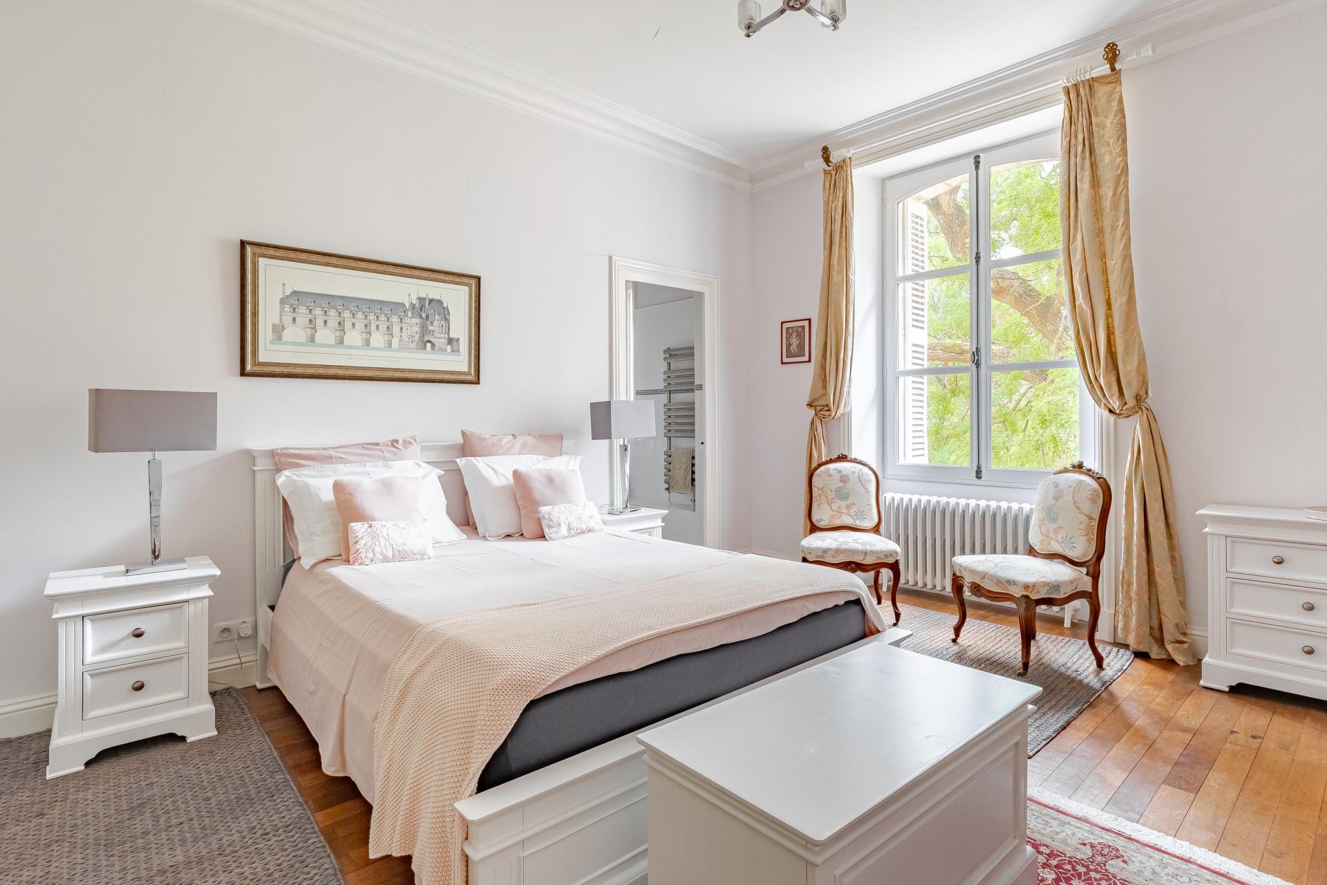 Photo 7 of the listing.