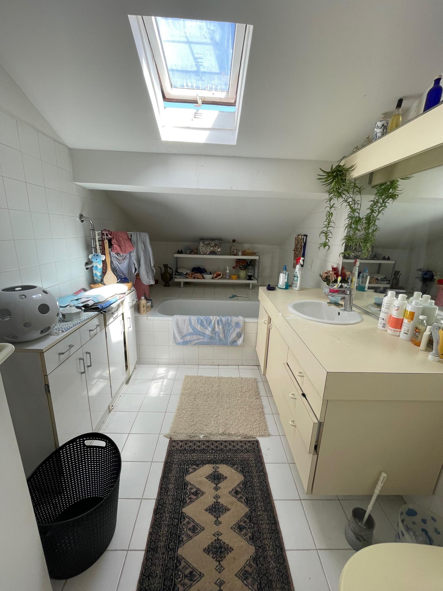 Photo 6 of the listing.