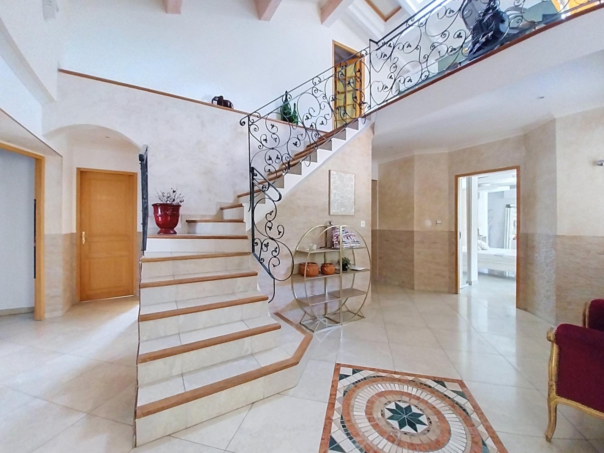 Photo 5 of the listing.