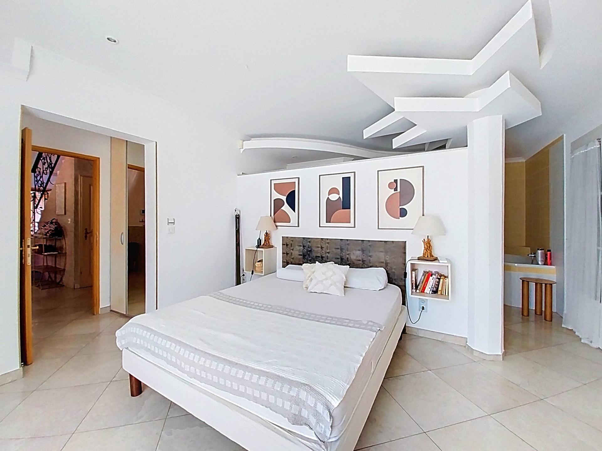Photo 6 of the listing.