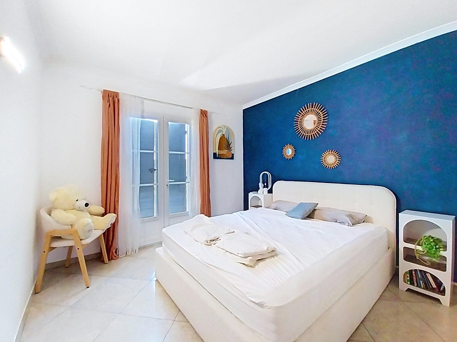 Photo 8 of the listing.