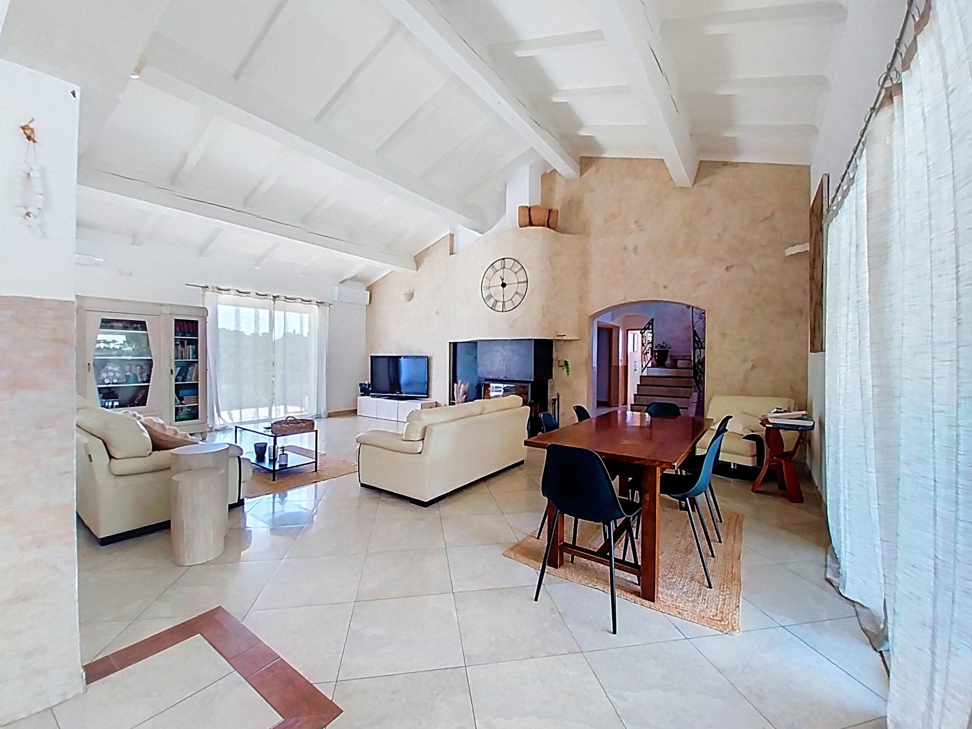 Photo 3 of the listing.