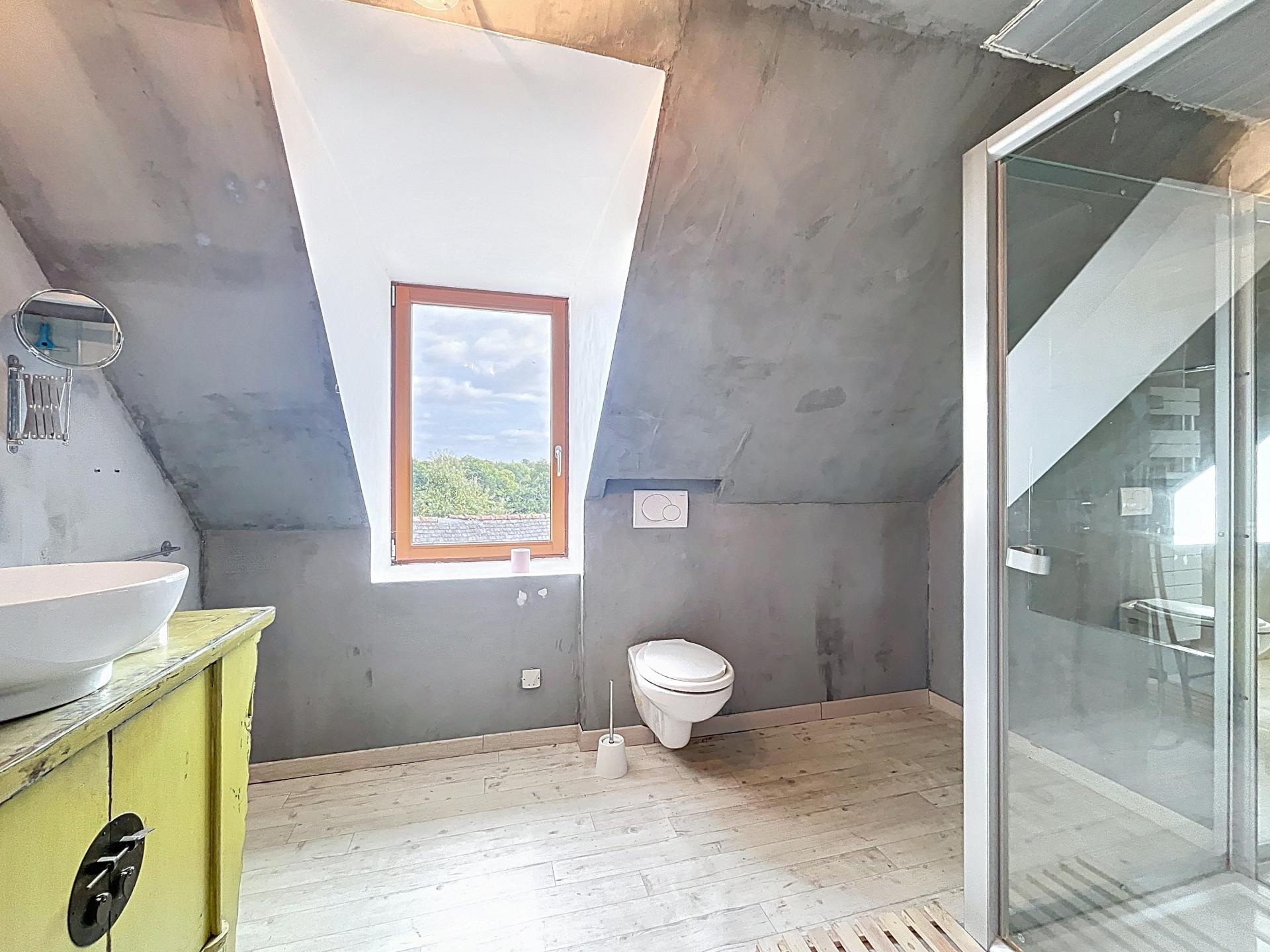 Photo 8 of the listing.