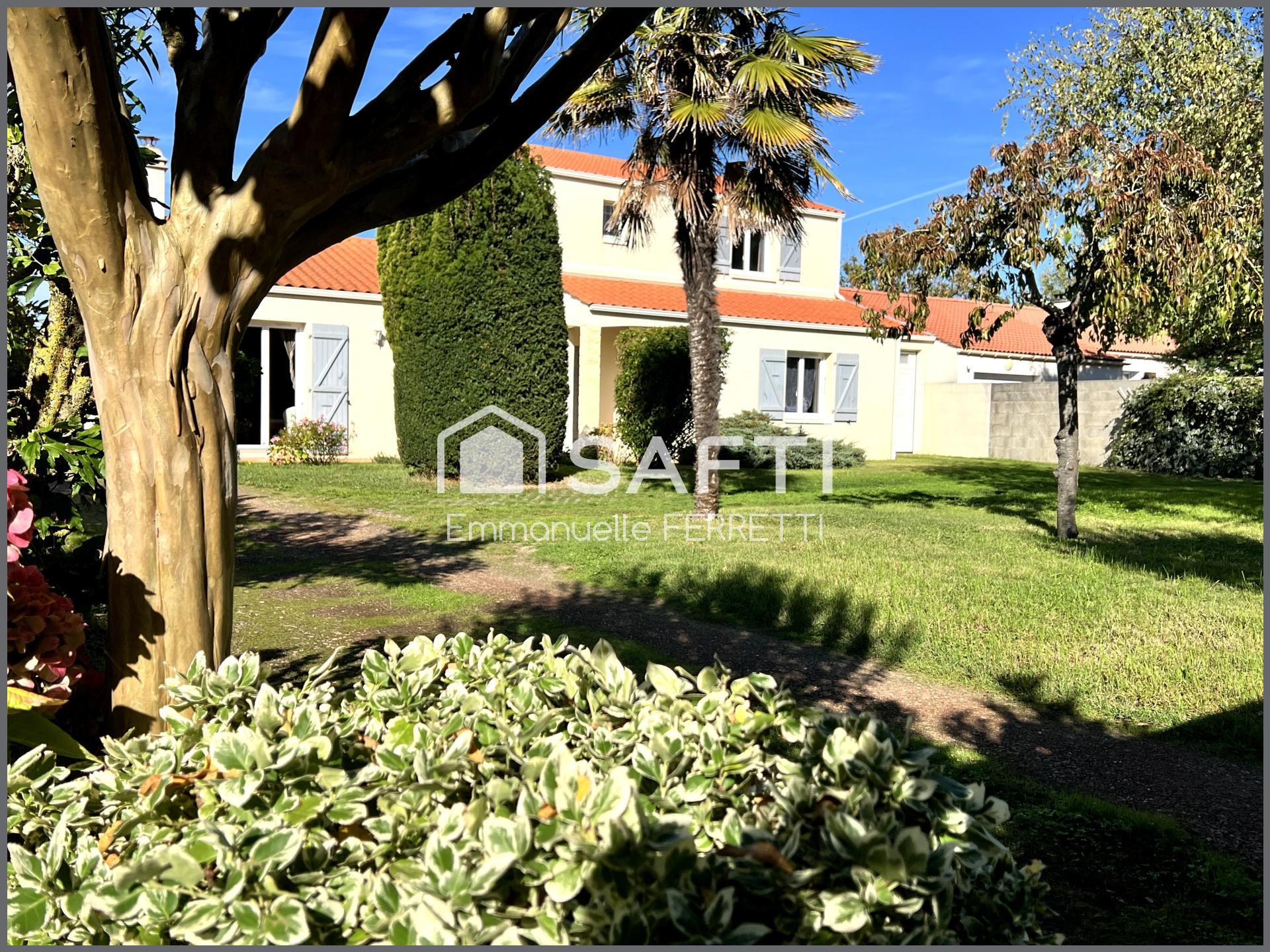 Charmante maison familiale avec dépendances sur 1 390 m² – Angles