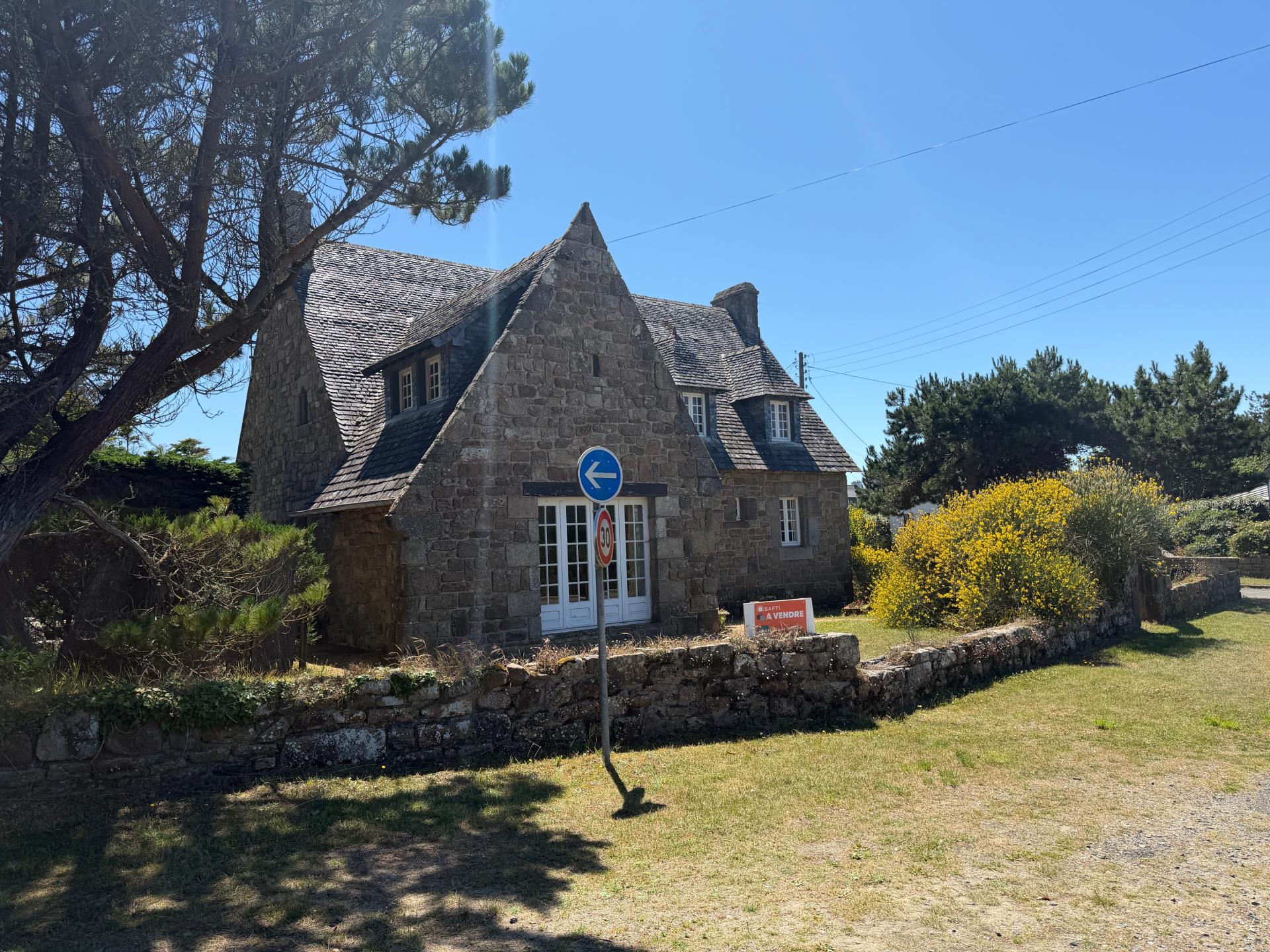Photo 2 of the listing.