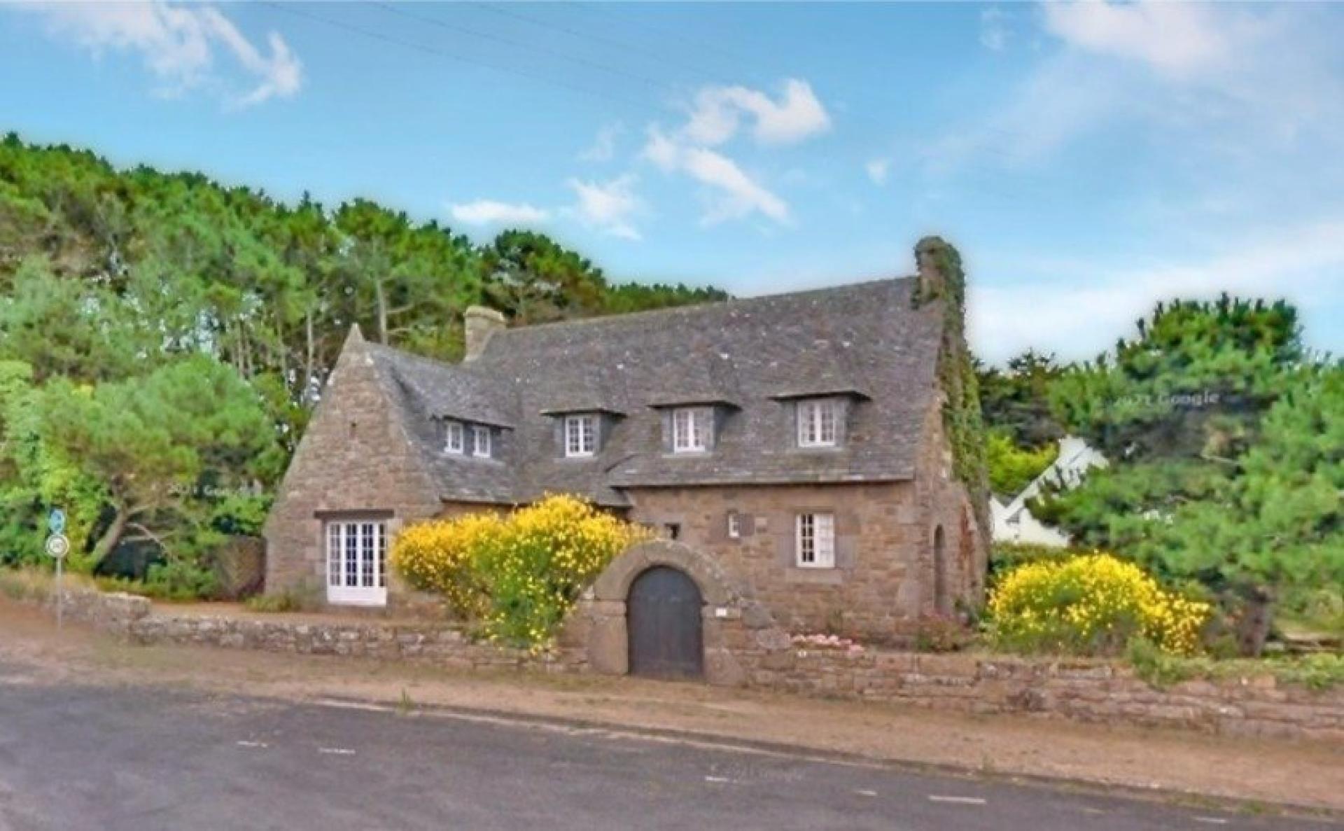 Photo 5 of the listing.