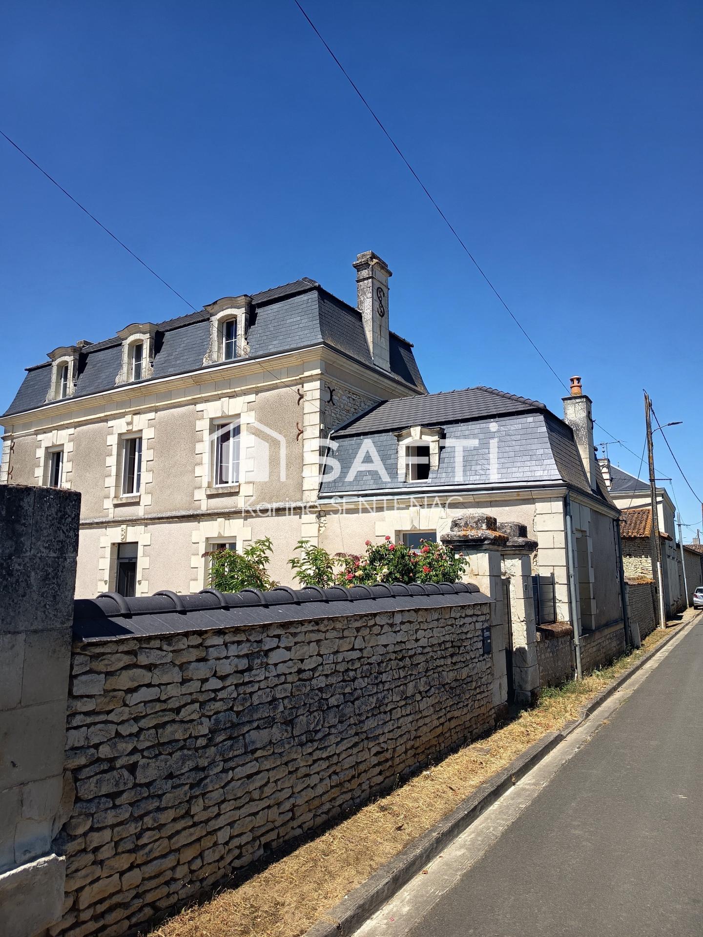 MAISON DE MAITRE BELLE VUE VENEZ POSER VOS VALISES