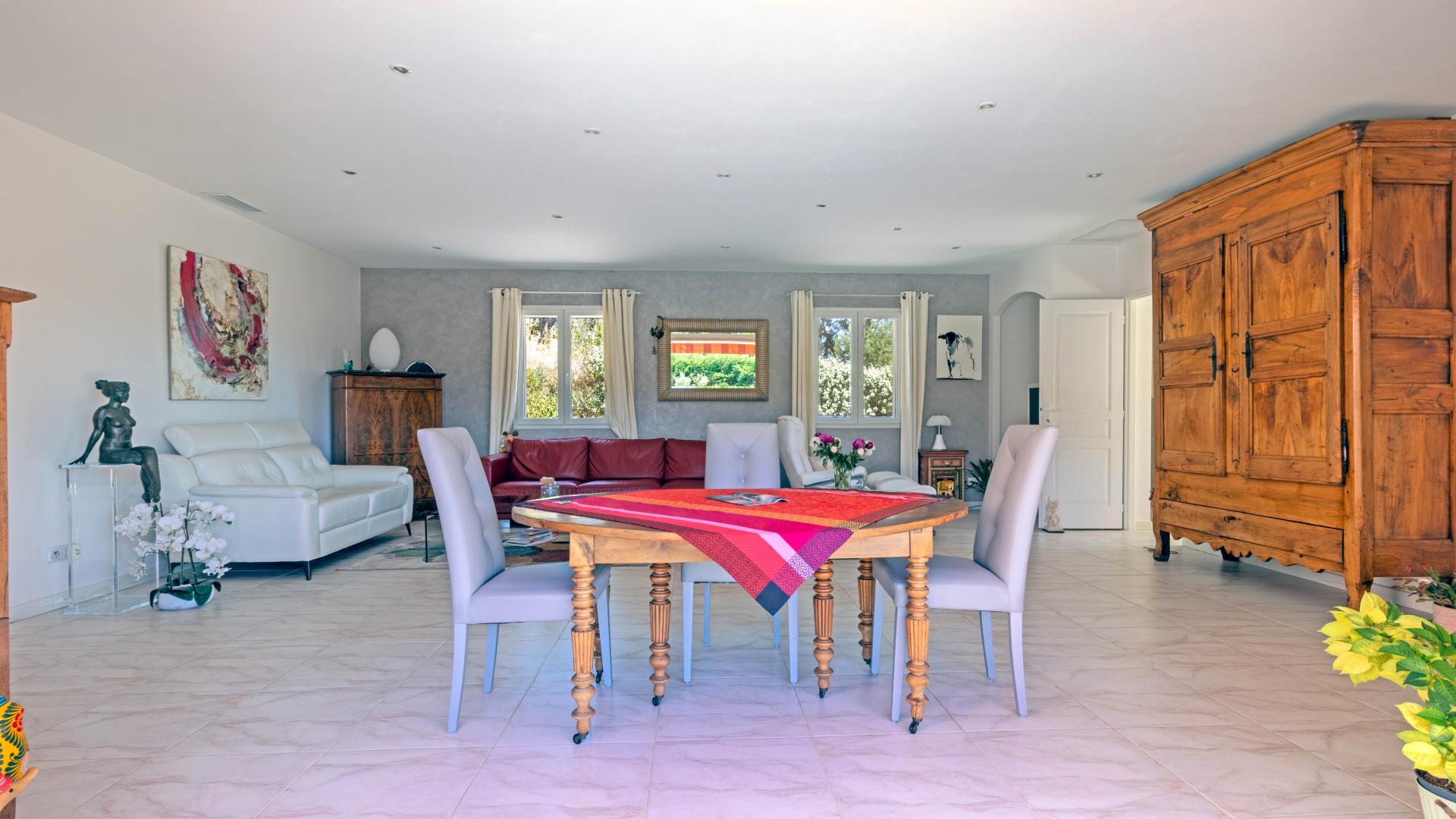 Photo 3 of the listing.