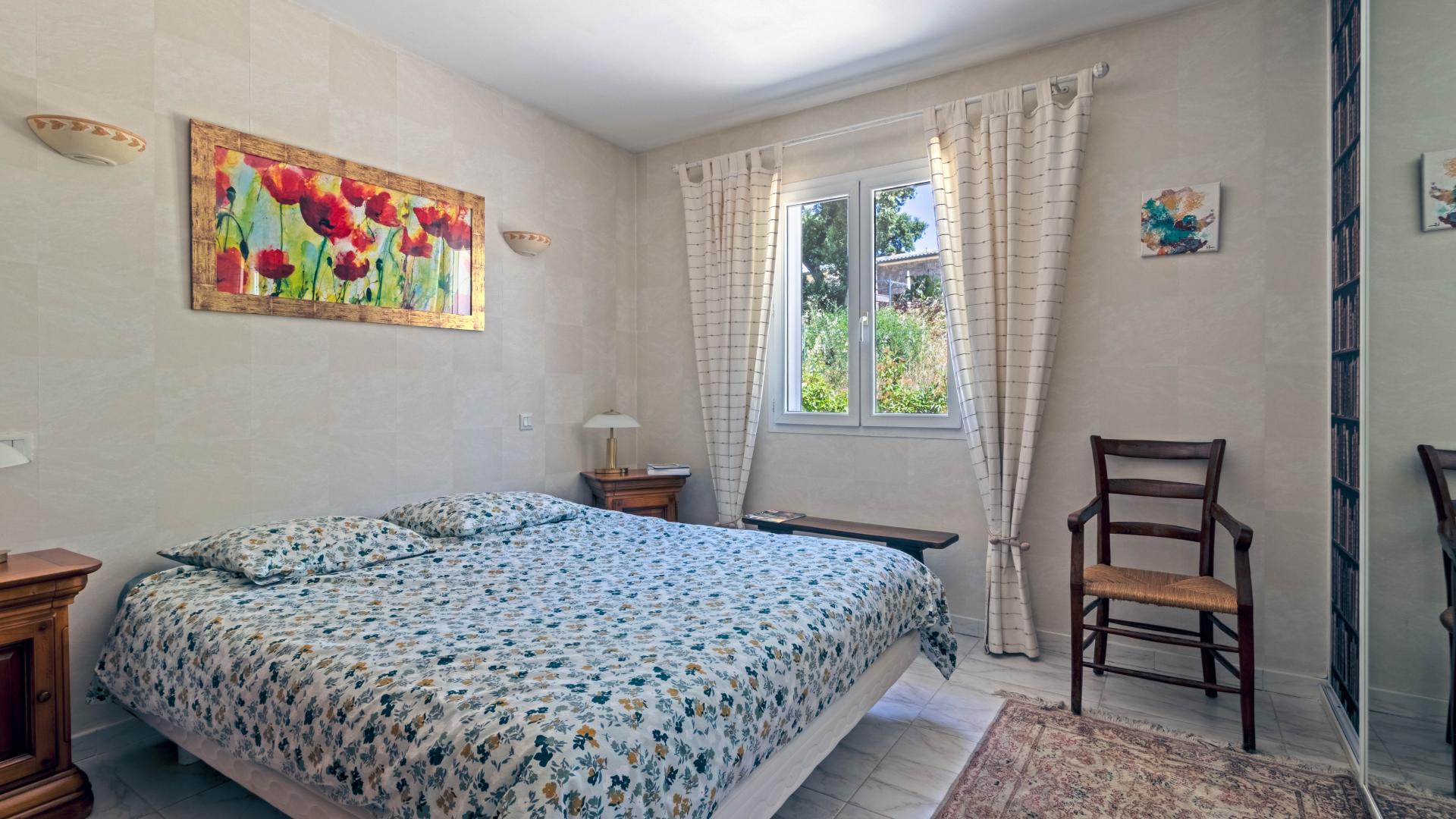 Photo 7 of the listing.