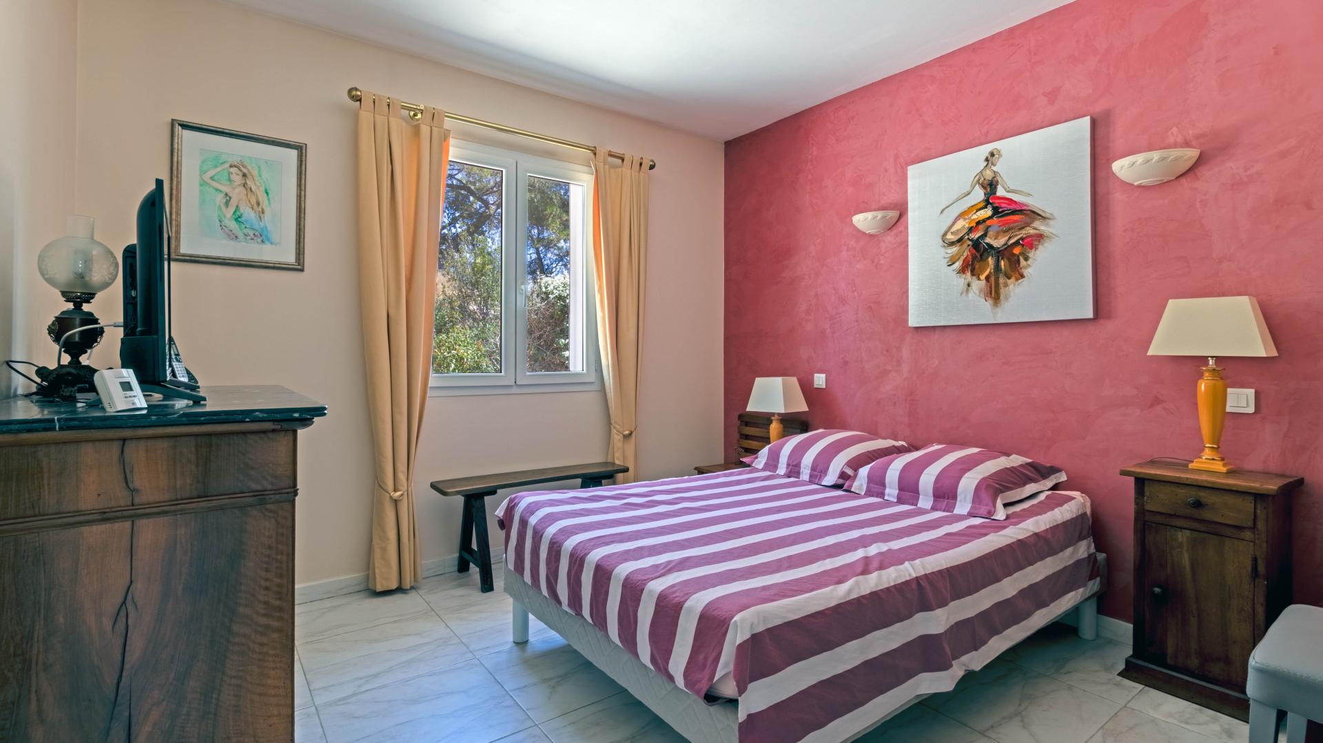 Photo 6 of the listing.