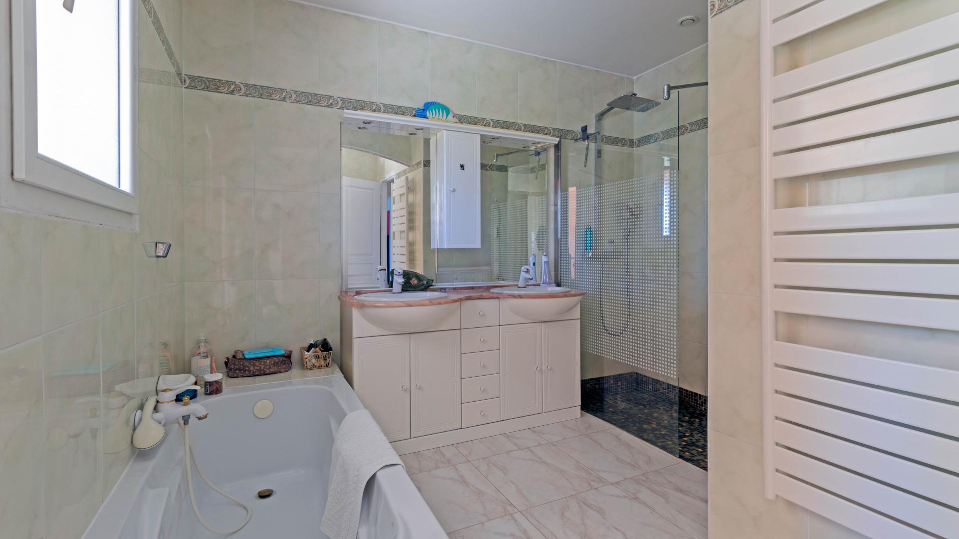 Photo 9 of the listing.
