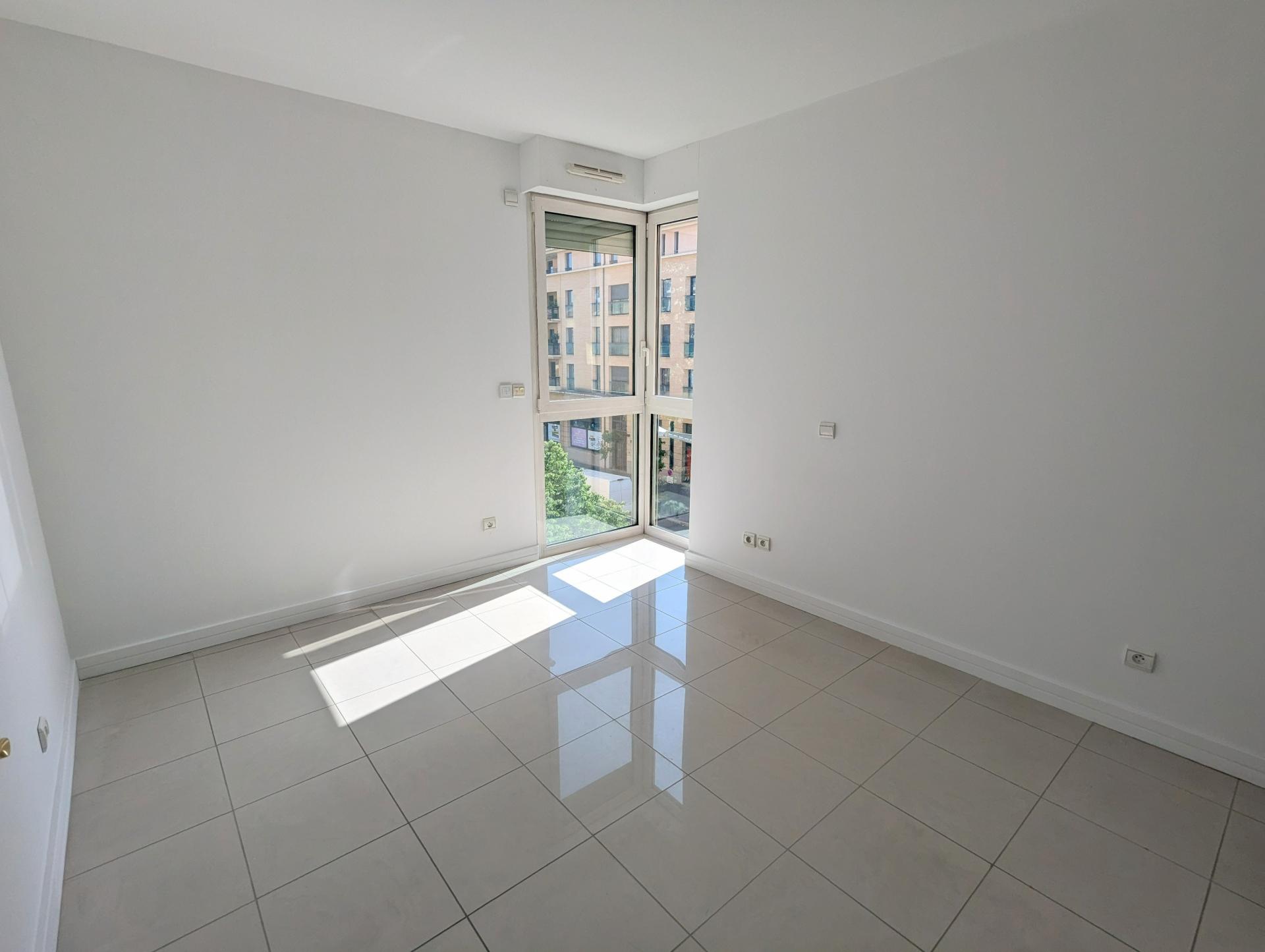 Photo 8 of the listing.