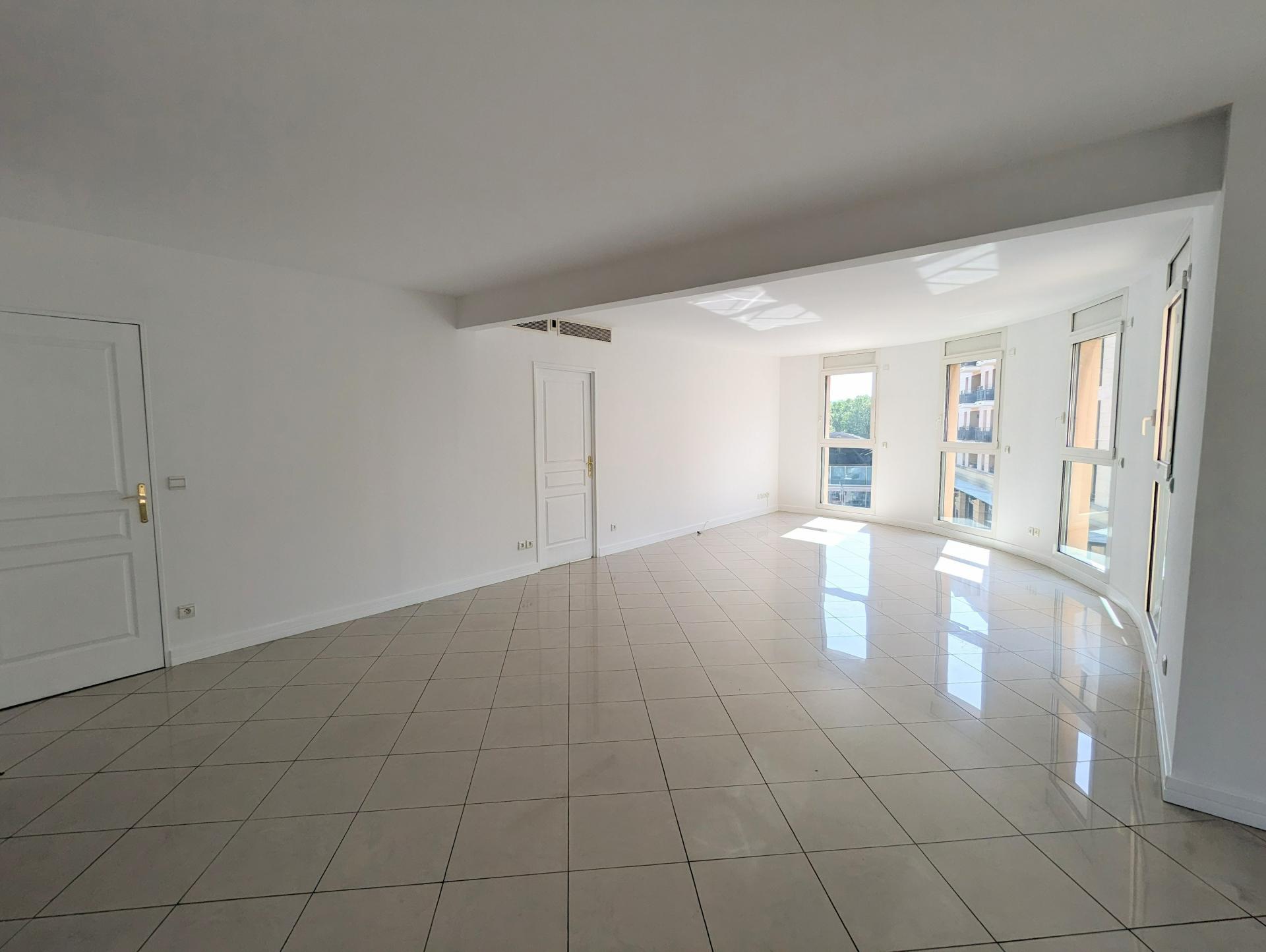 Photo 2 of the listing.