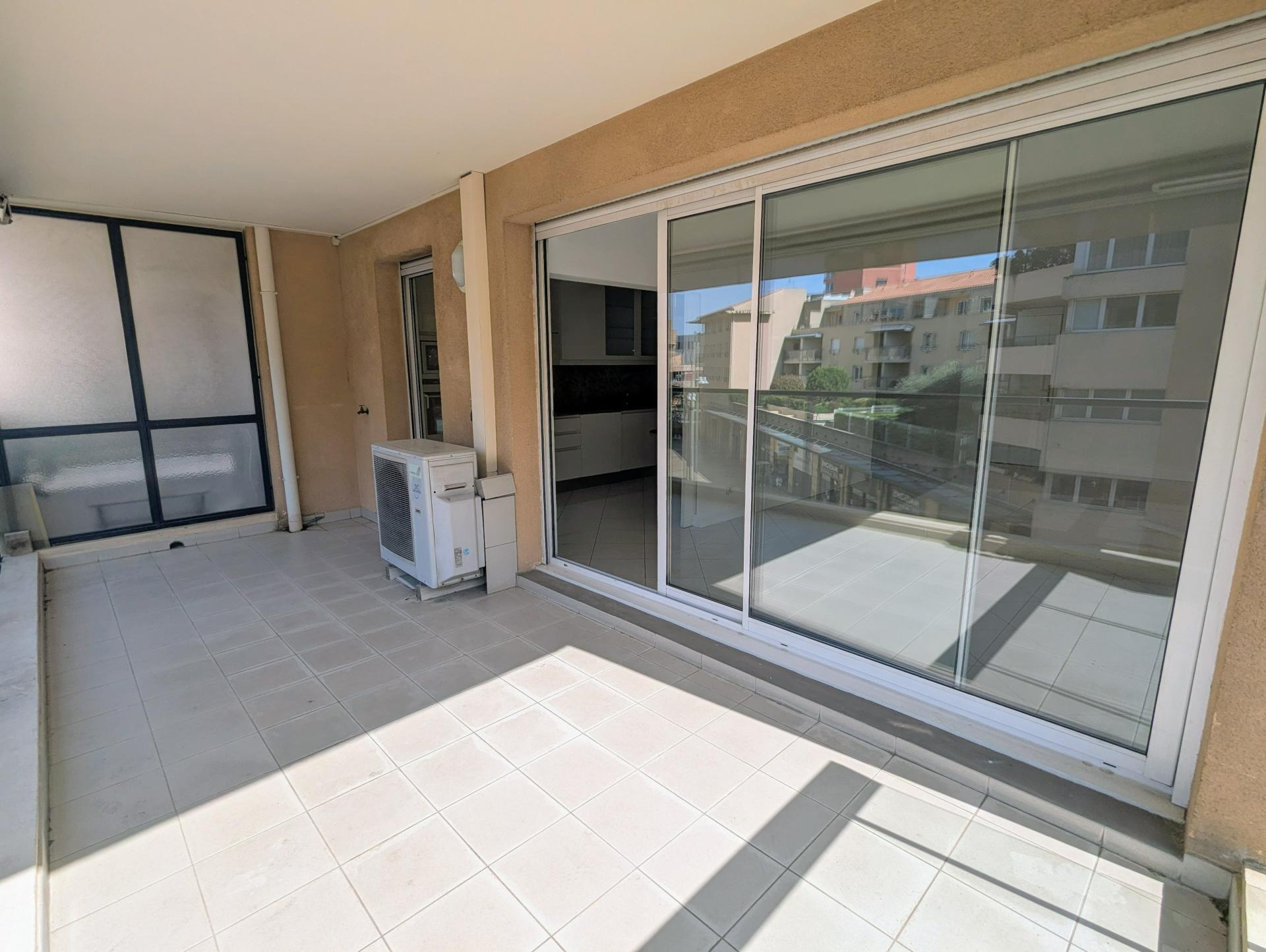 Photo 7 of the listing.