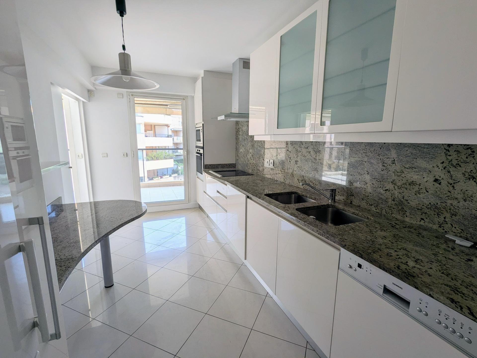 Photo 5 of the listing.