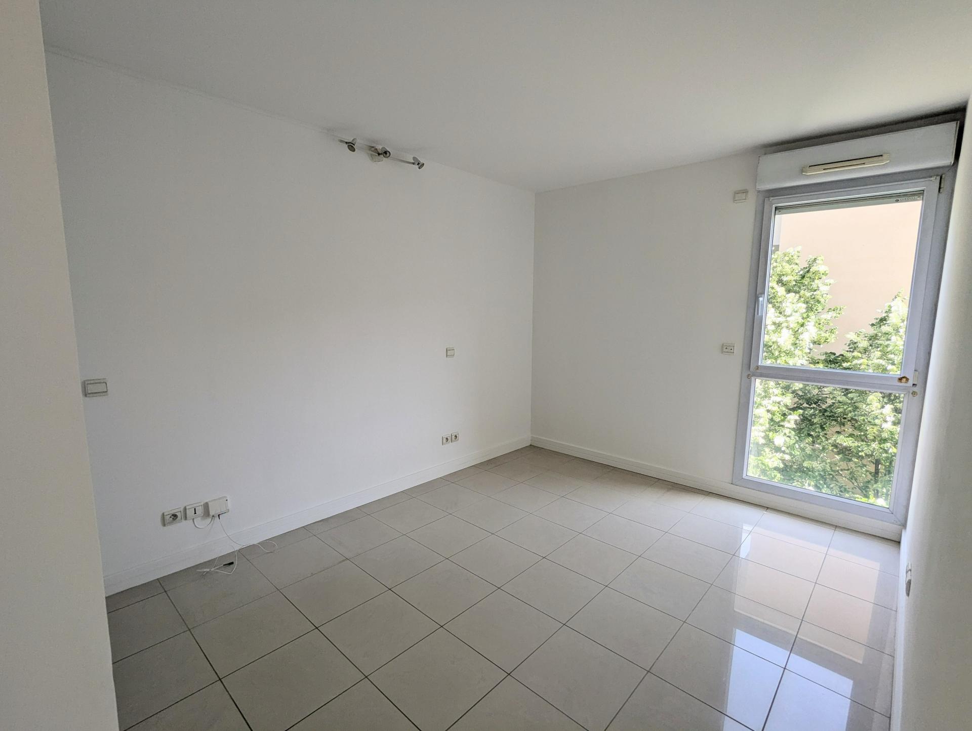 Photo 9 of the listing.