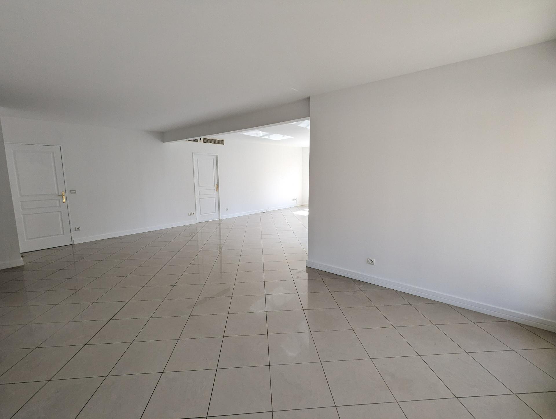 Photo 3 of the listing.