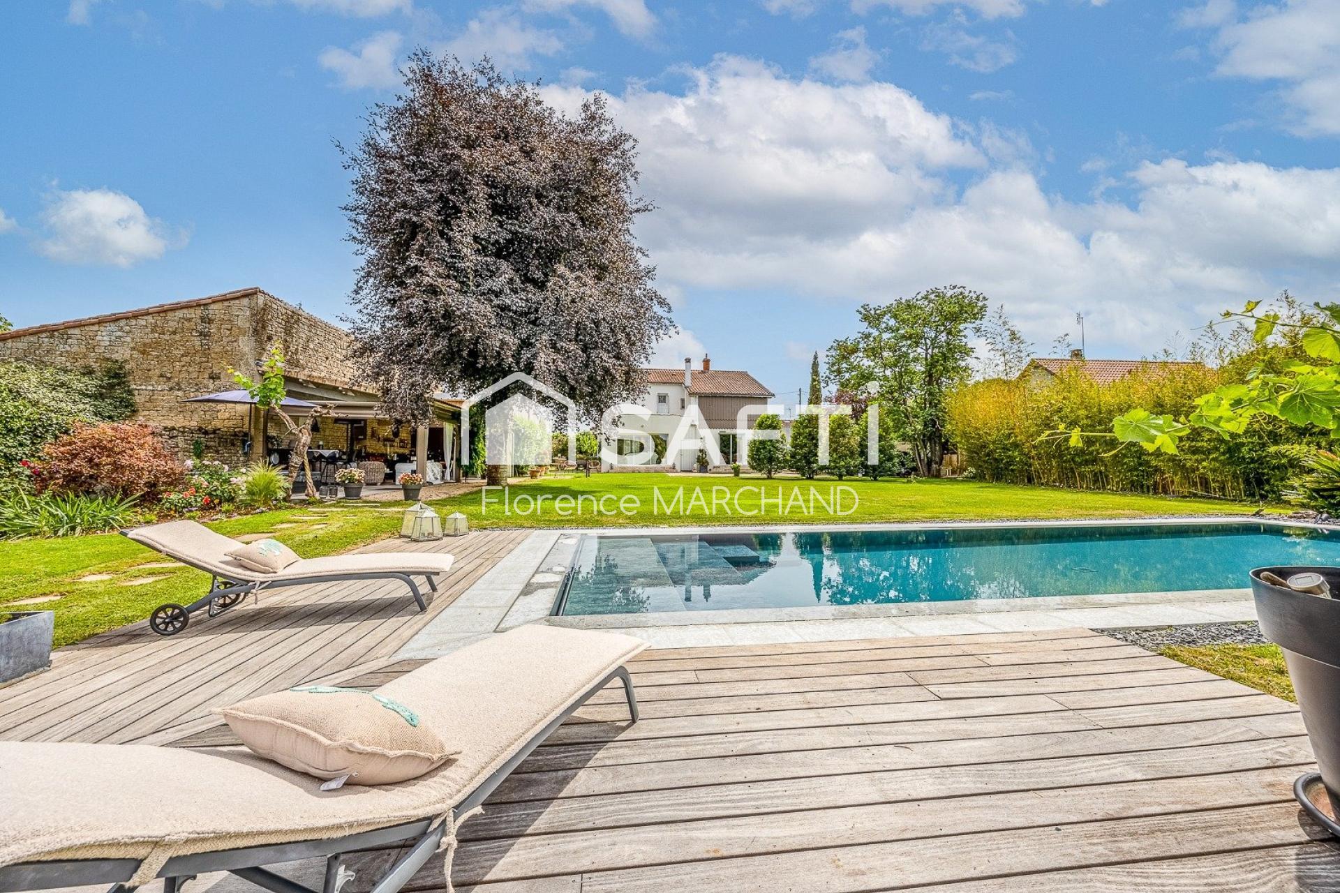 Maison 9 pièces 240 m² · à Niort · 240 m² · 615 000 €