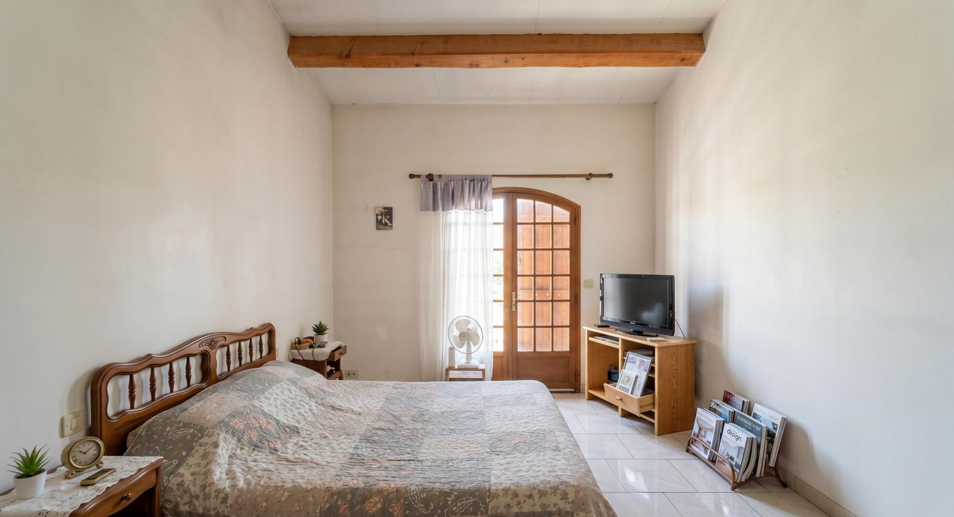 Photo 6 of the listing.