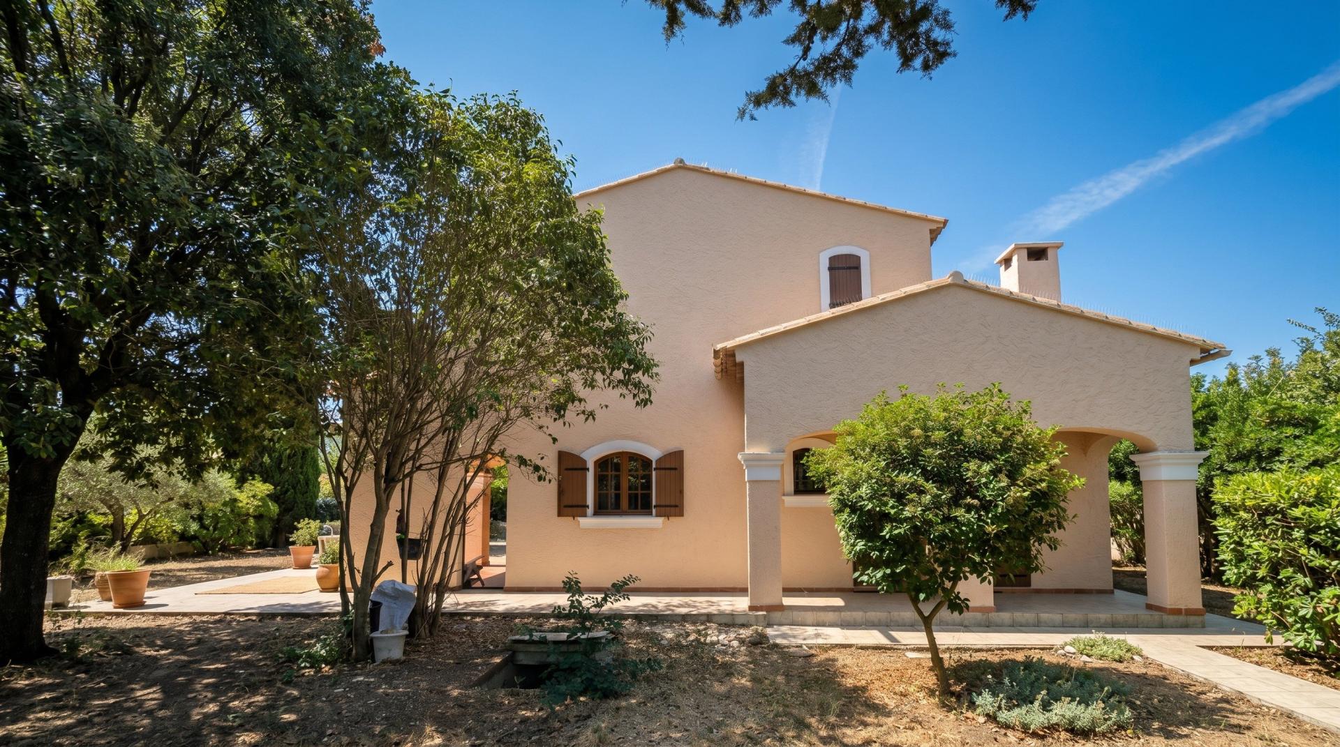 Photo 8 of the listing.