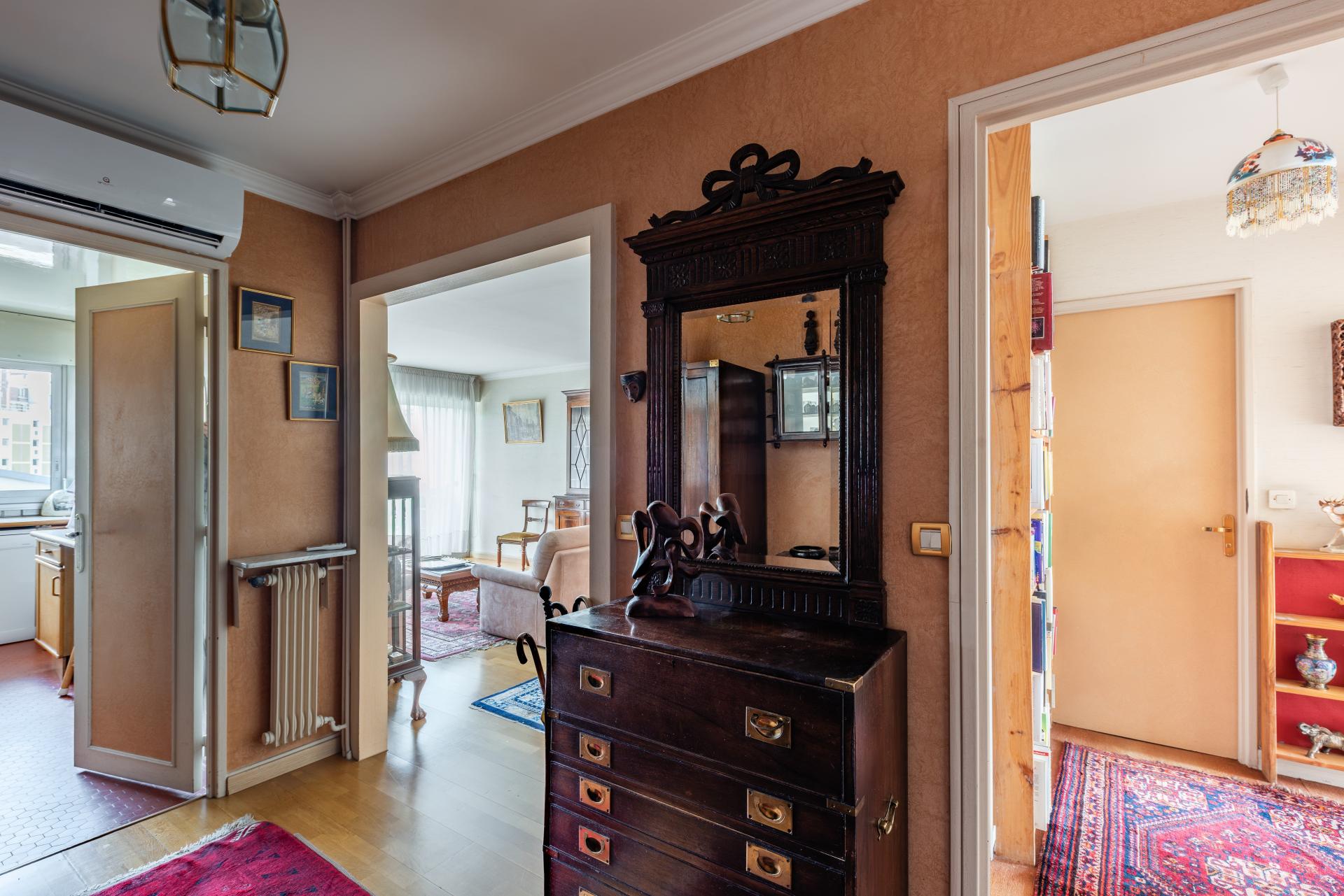 Photo 7 of the listing.