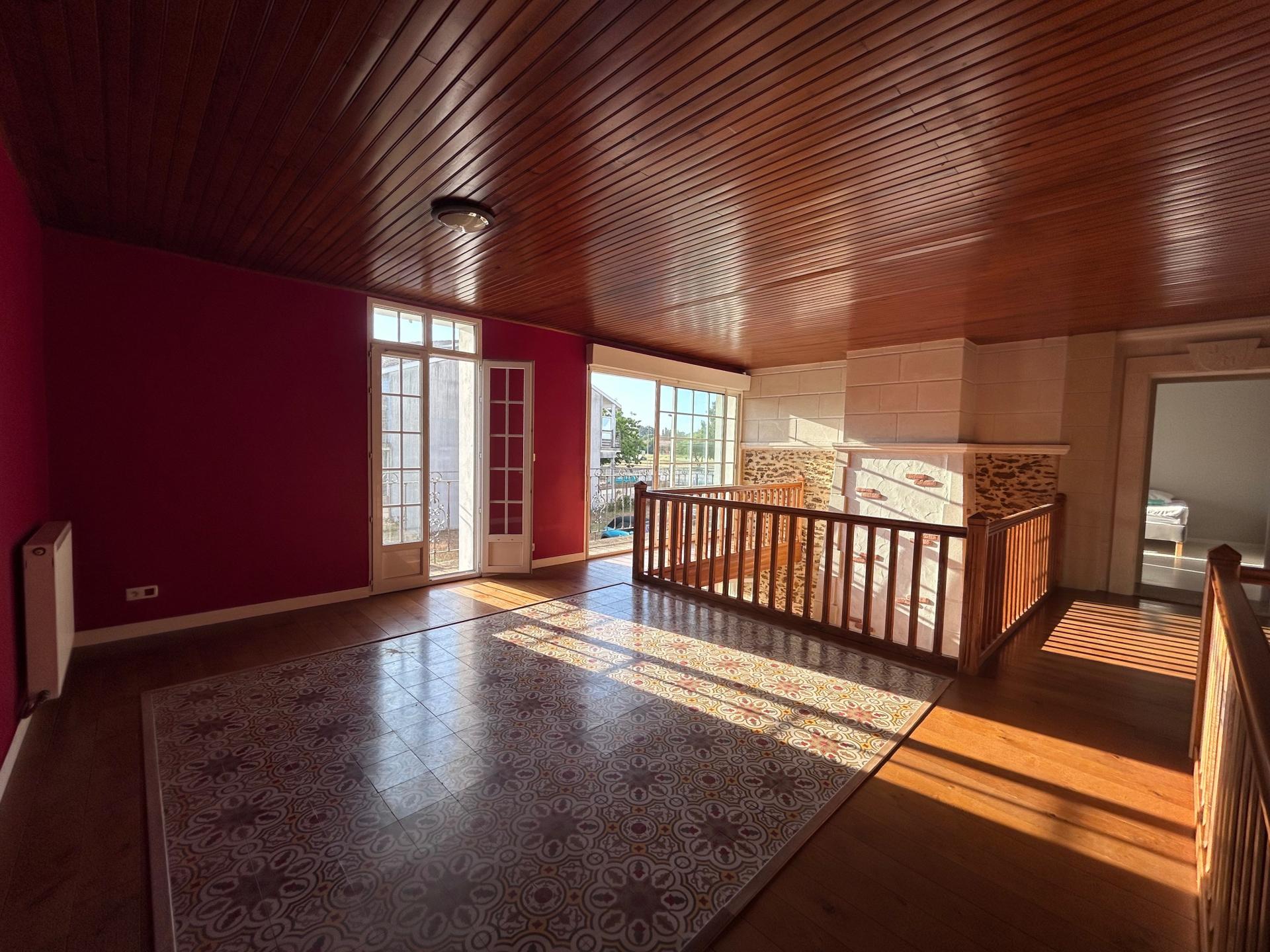 Photo 4 of the listing.