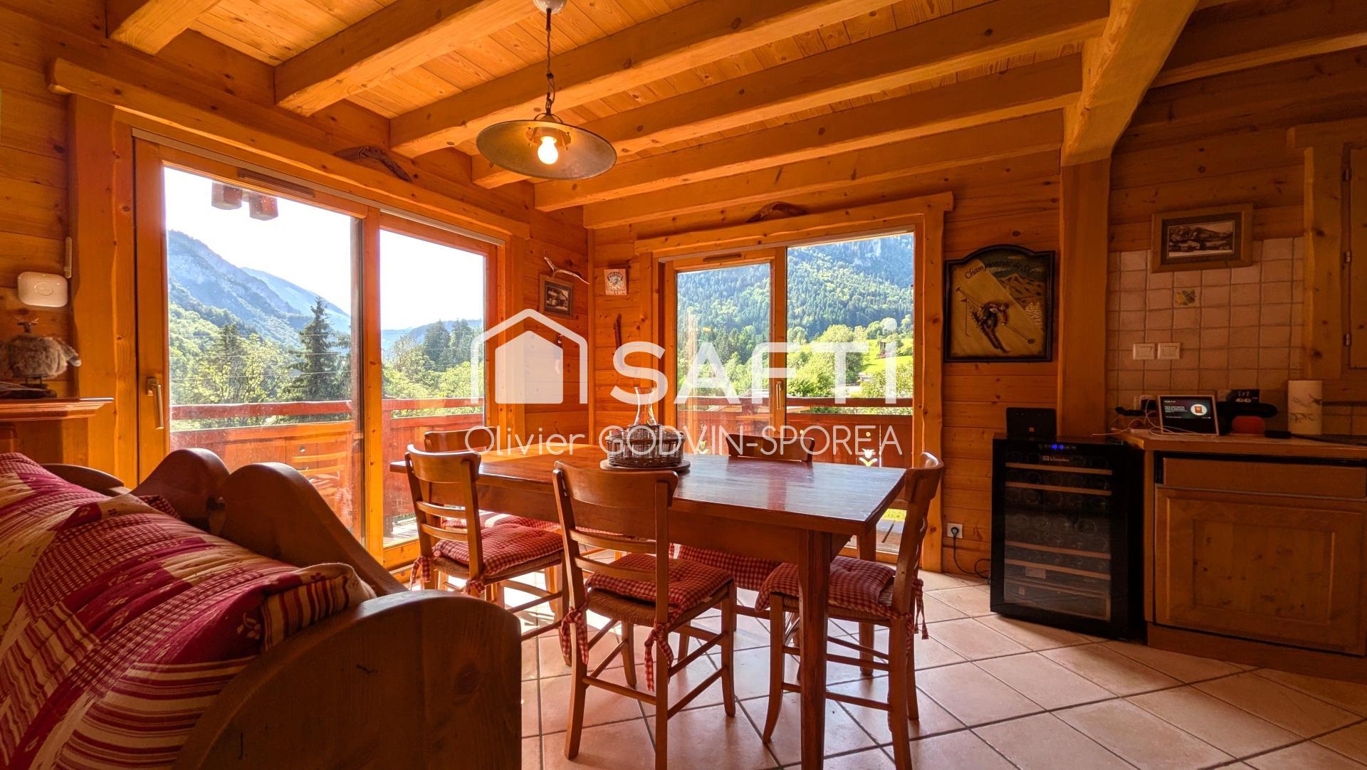 Un chalet familial, fonctionnel et baigné de lumière.