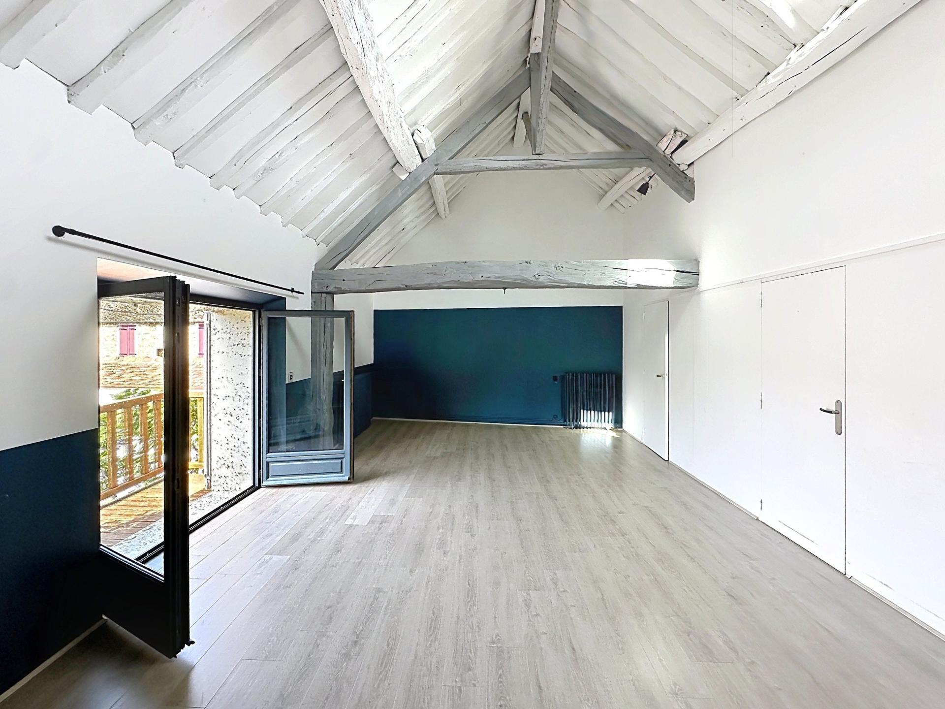 Photo 8 of the listing.