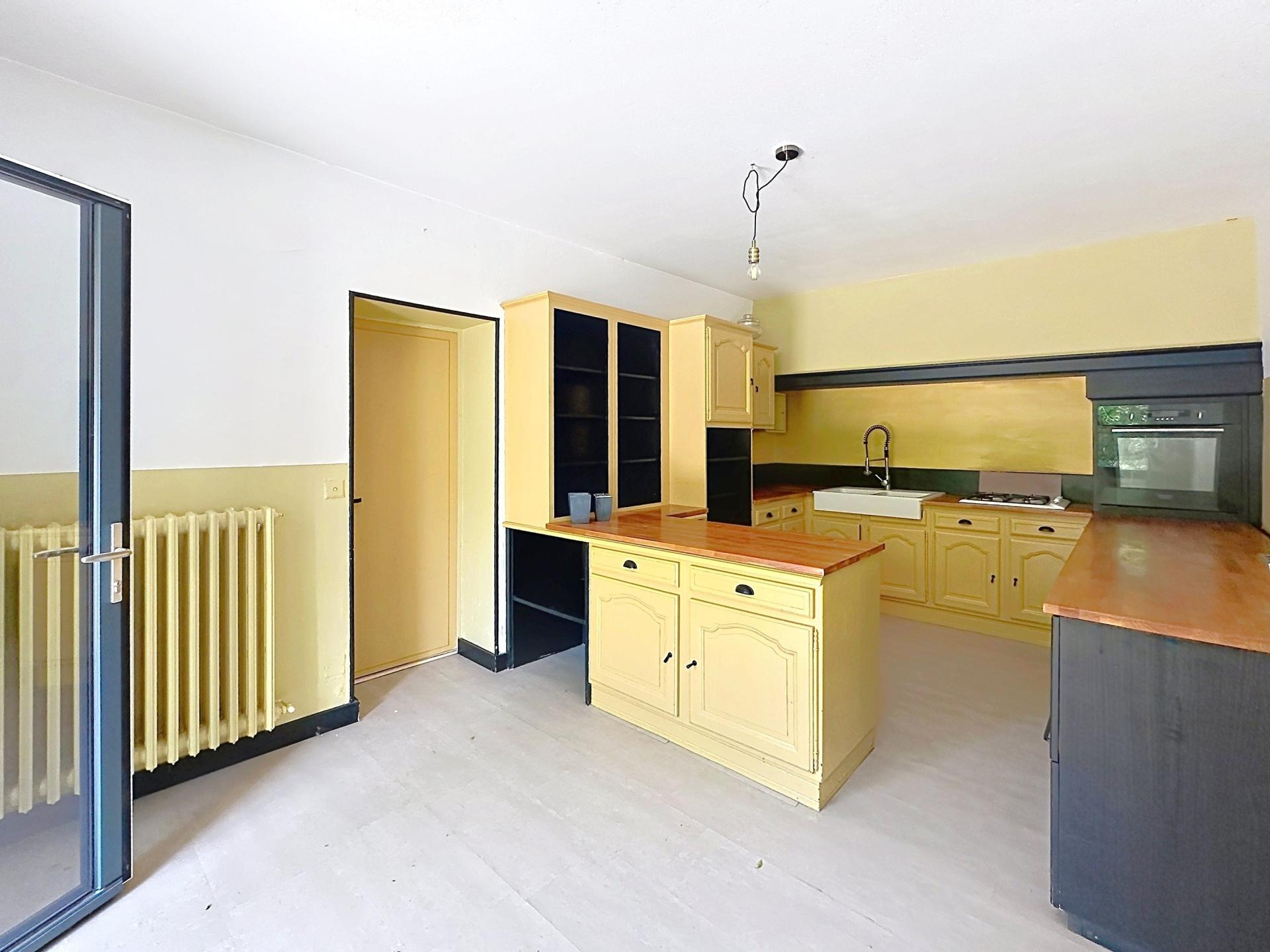 Photo 5 of the listing.