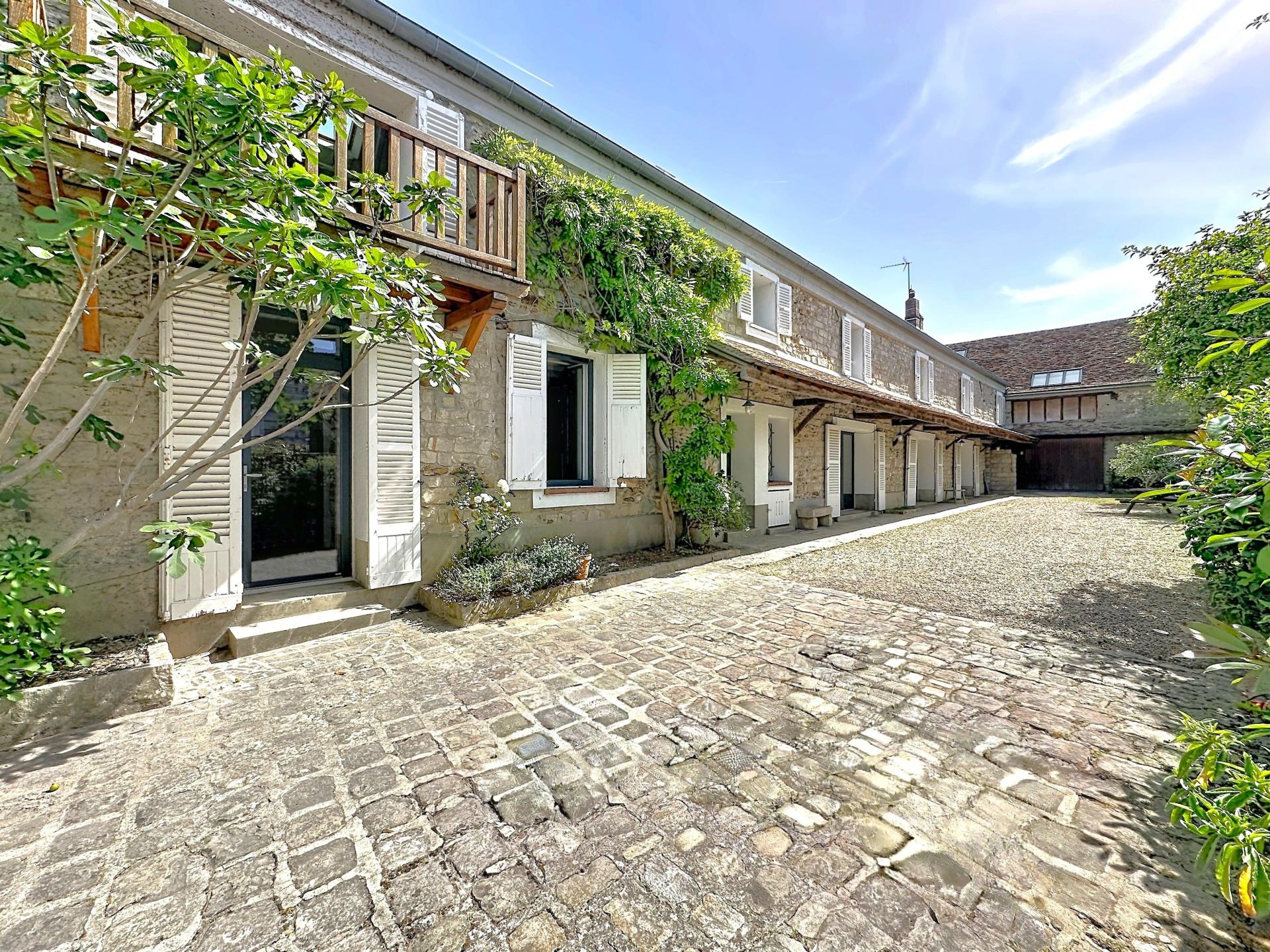 Photo 11 of the listing.