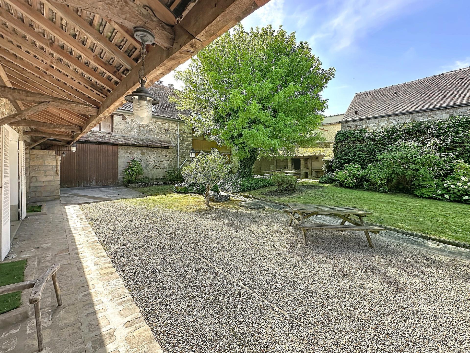 Photo 10 of the listing.