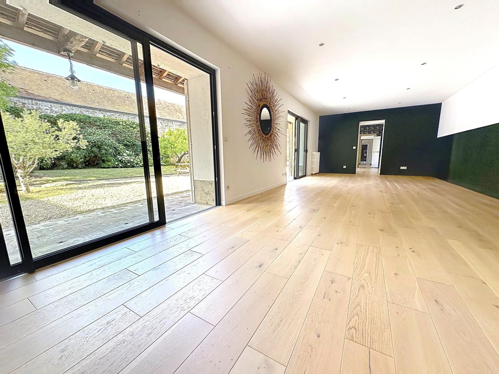Photo 4 of the listing.