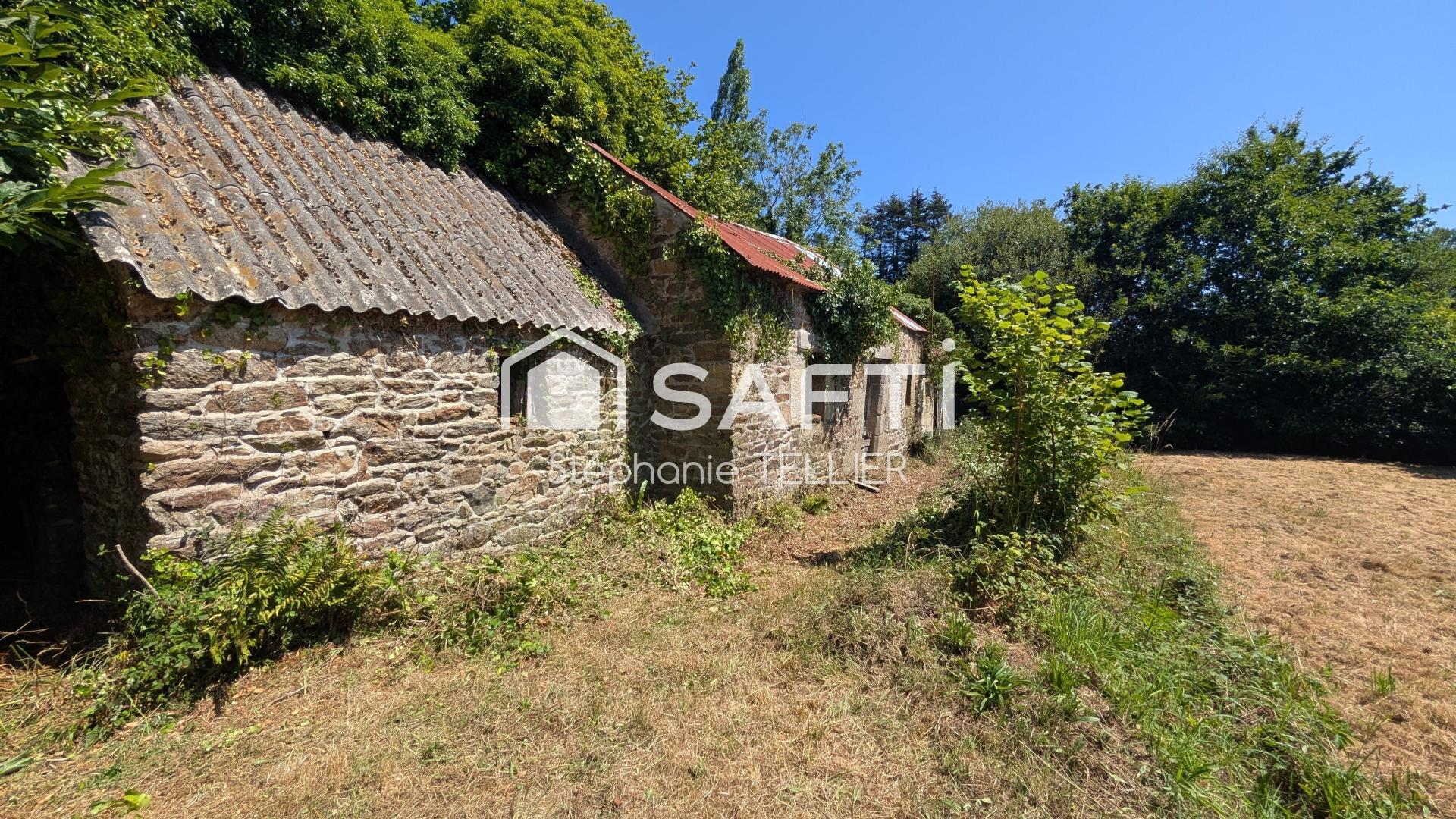 Maison type longère Bretonne à rénover entièrement à seulement 5 minutes des plages