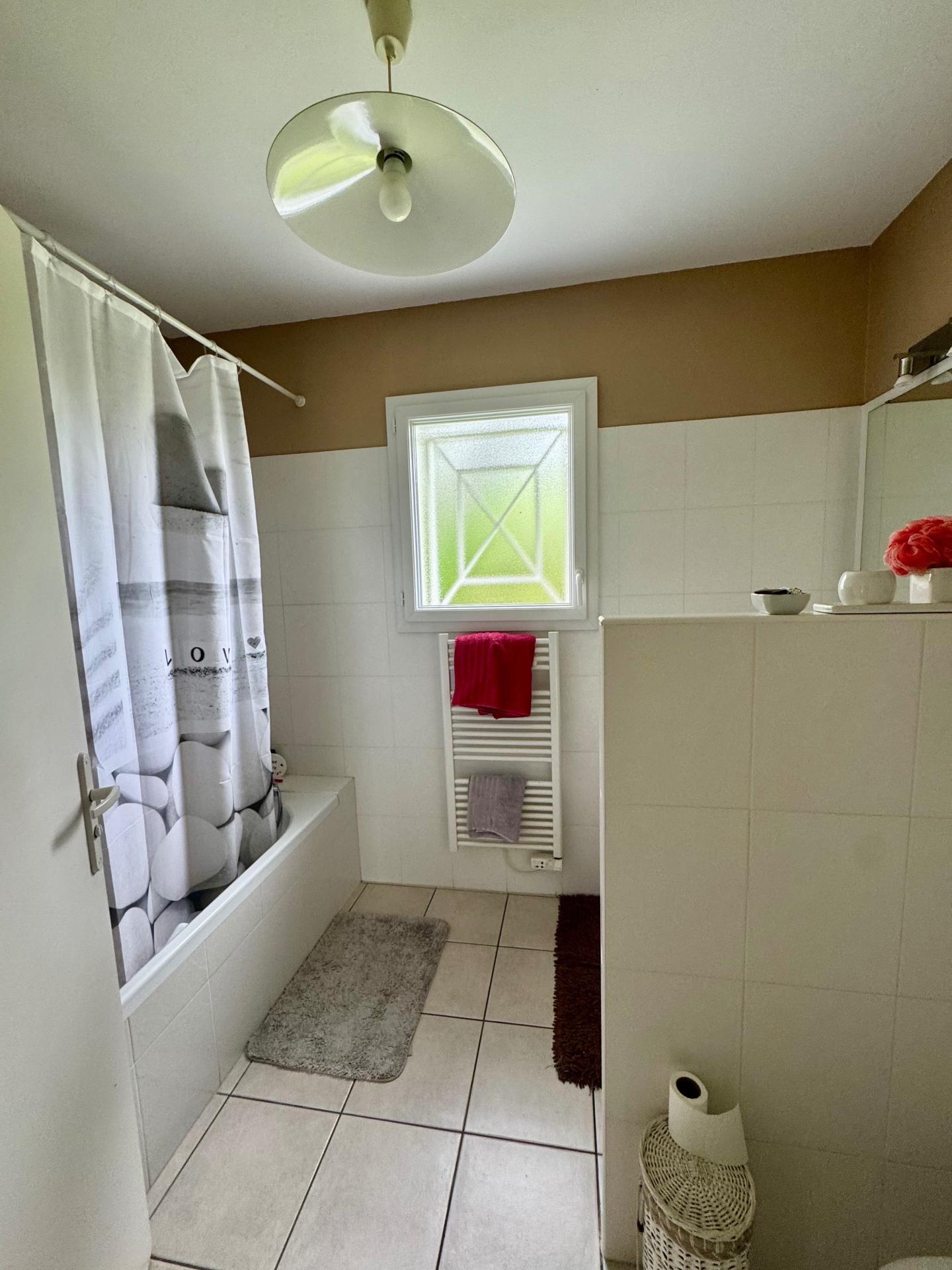 Photo 7 of the listing.