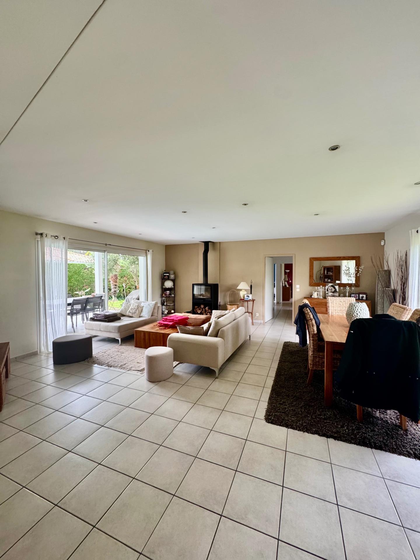 Photo 4 of the listing.