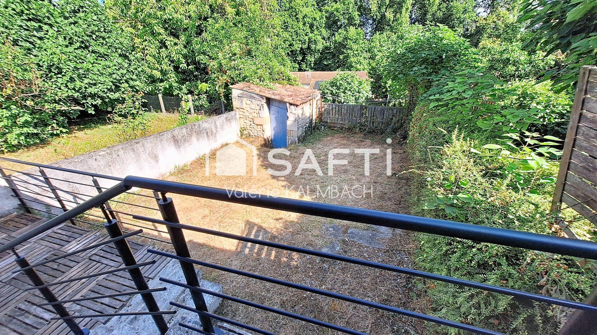 Maison avec jardin – Bourg-Charente