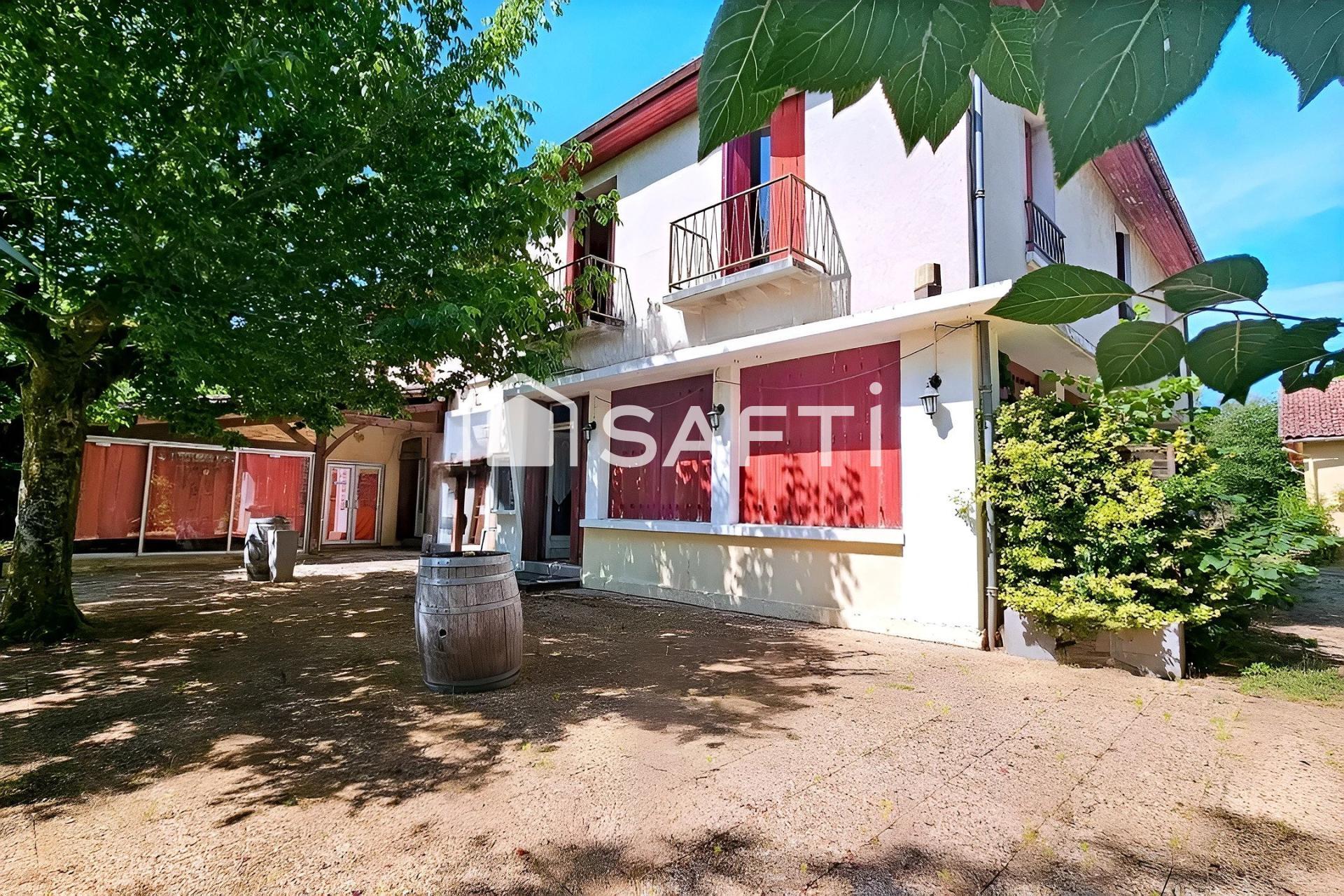 Immeuble 420 m² · à Saint-Georges-de-Montclard · 420 m² · 261 500 €