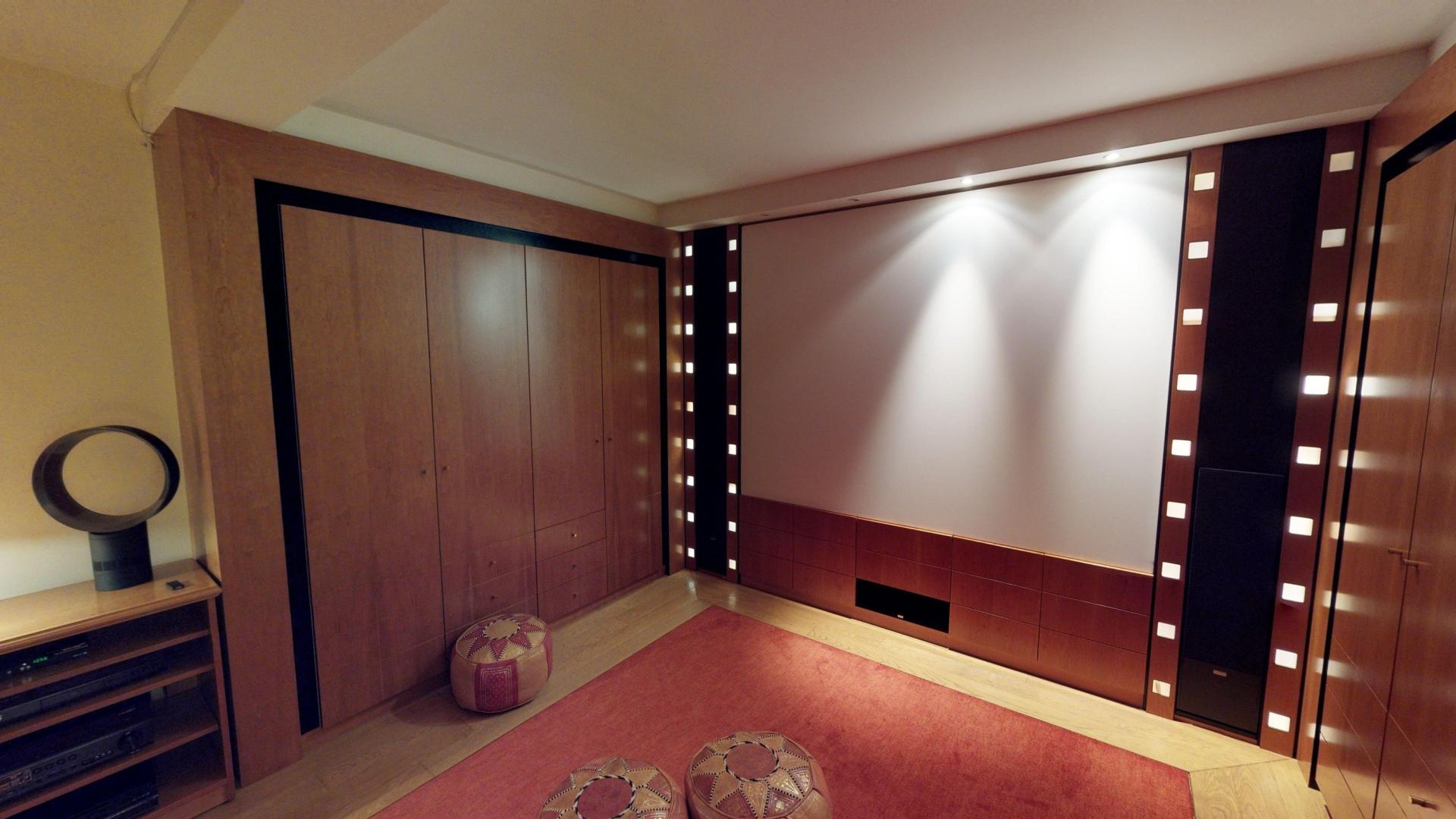 Photo 4 of the listing.