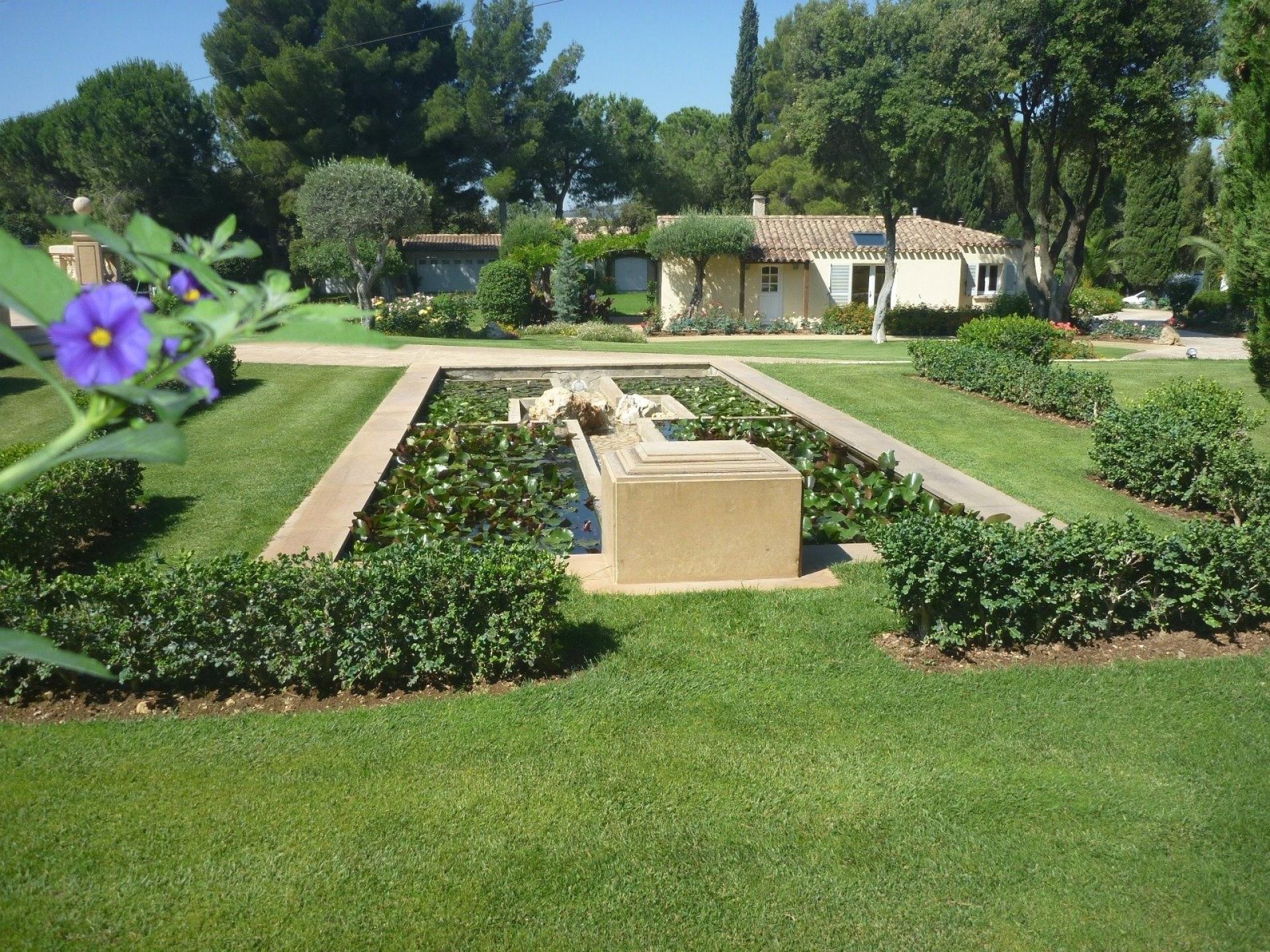 Photo 5 of the listing.