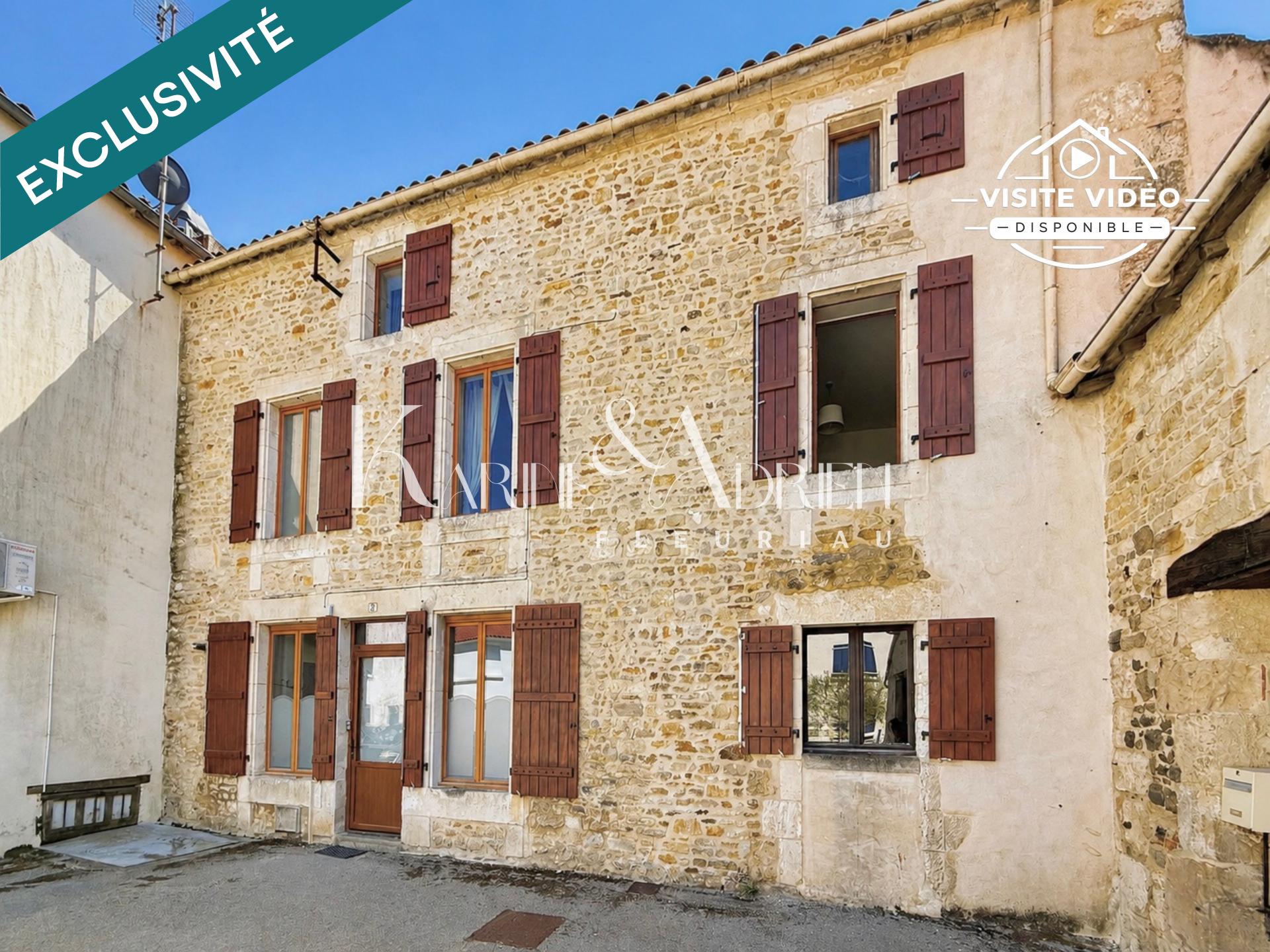 Maison de ville : 6 chambres, piscine et jardin