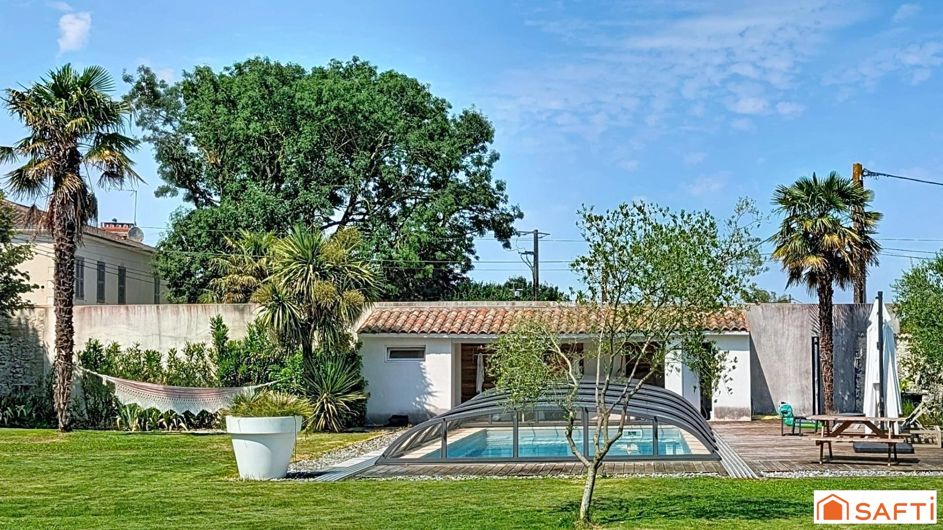 Le décor est là. imaginez le reste. · à Dompierre-sur-Mer · 579 000 €
