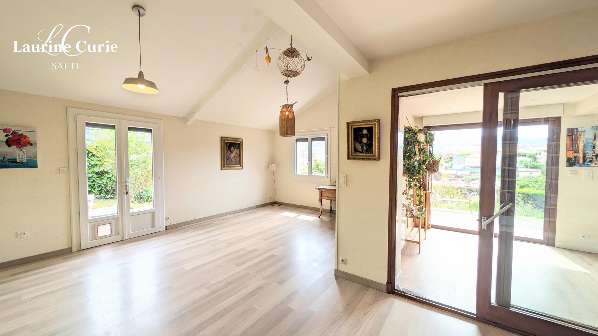 Maison T6 de 155m² avec véranda et garage
