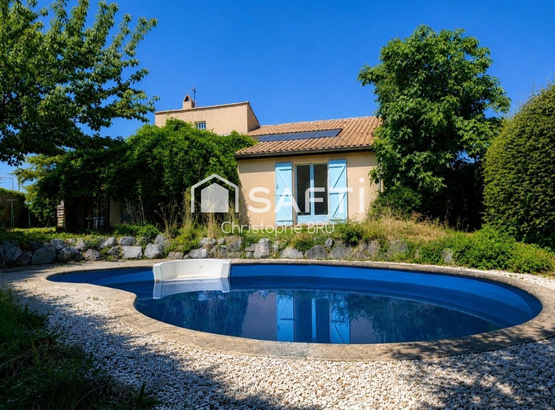 Maison familiale avec piscine sur les hauteurs de Péchabou - A rafraichir