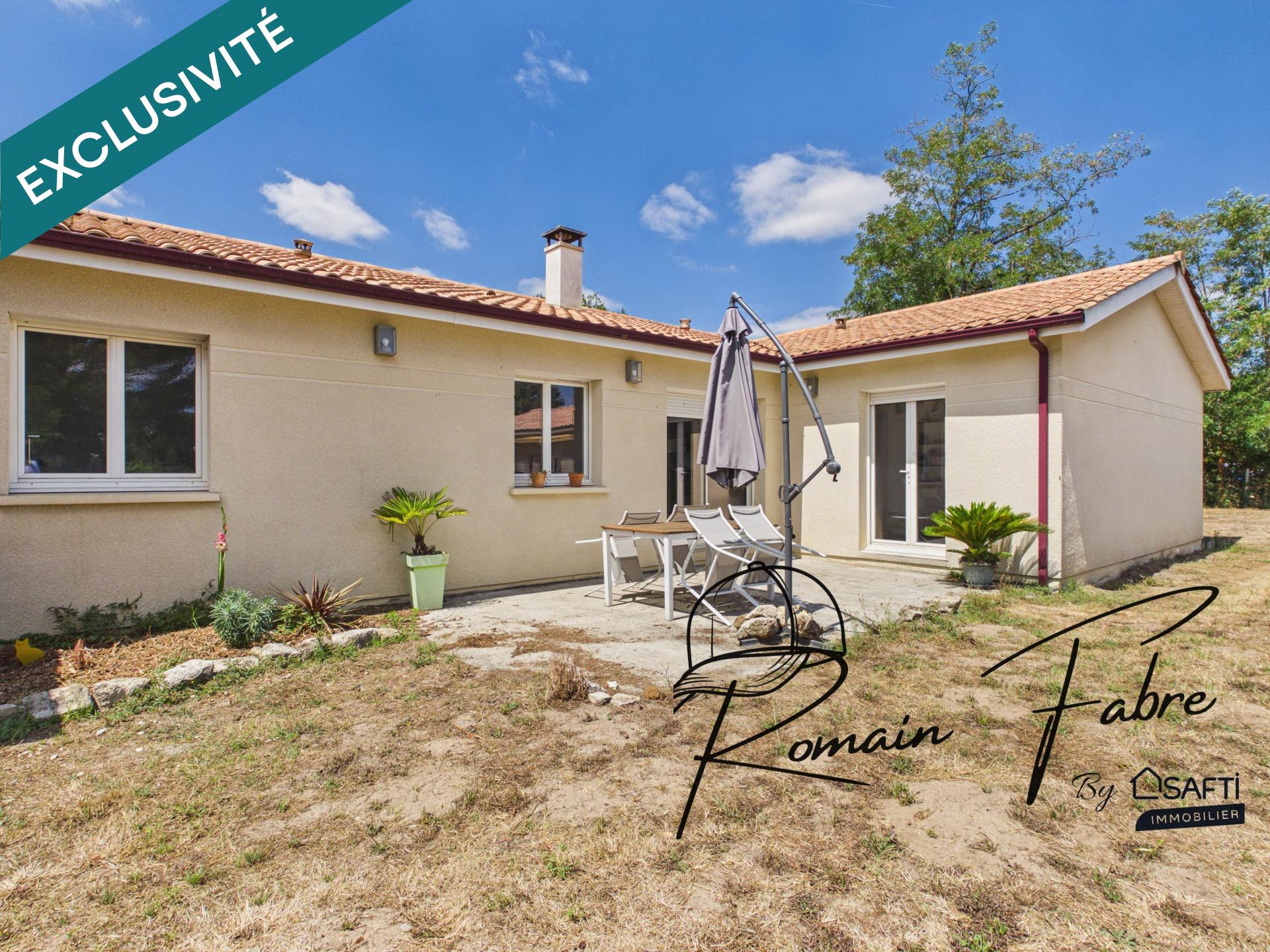 Maison contemporaine de 4 chambres avec très belle pièce de vie, très grand carport et terrain