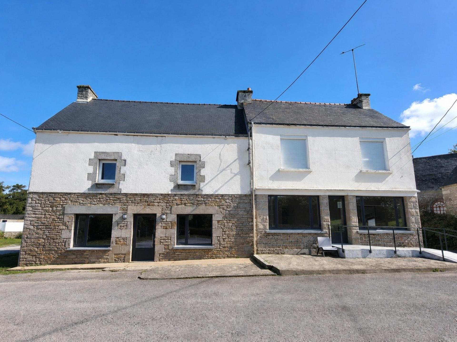 Maison 6 pièces 200 m² · à Cruguel · 200 m² · 89 000 €