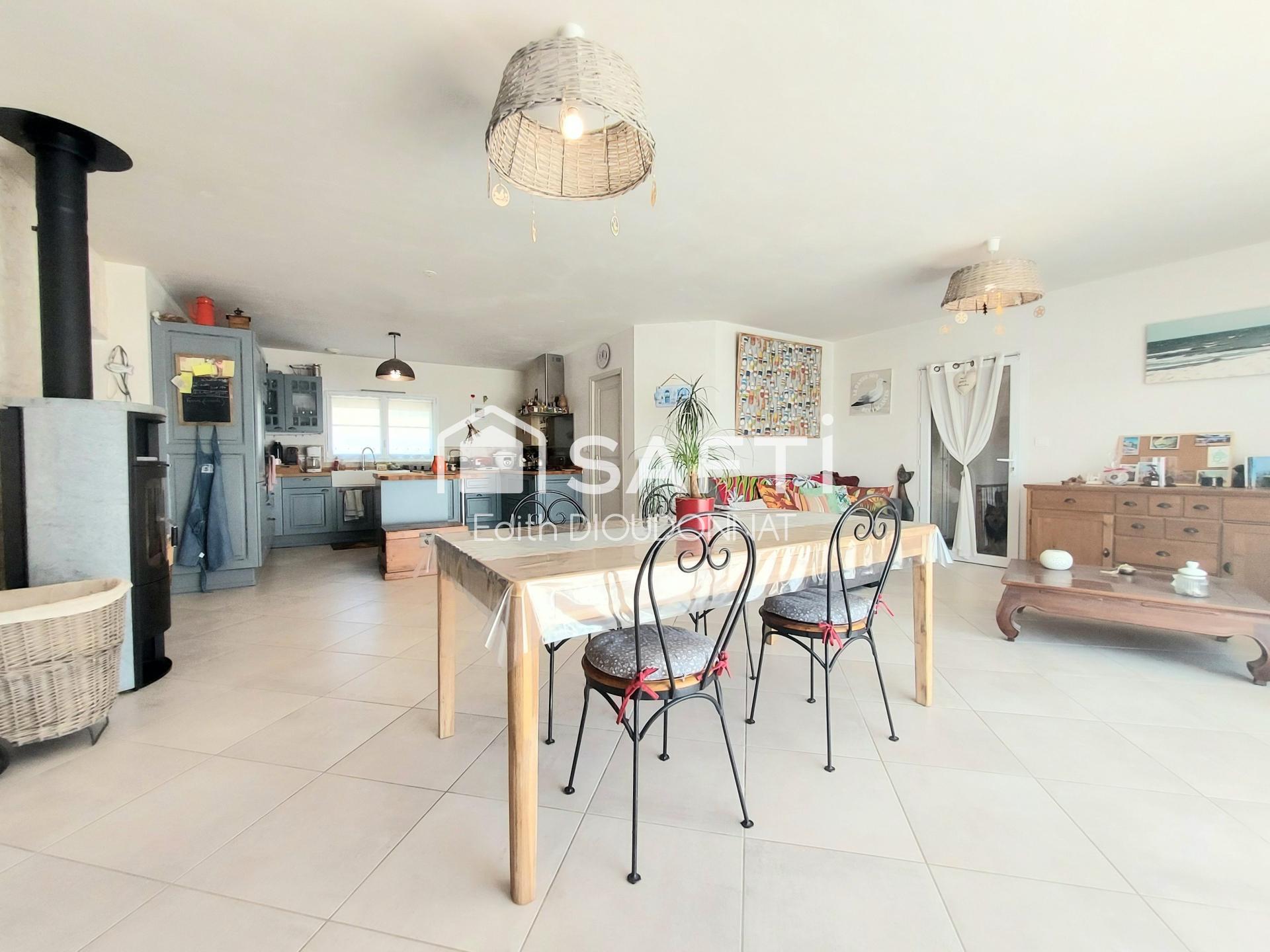 Plain-pied récent, maison familiale avec suite parentale.