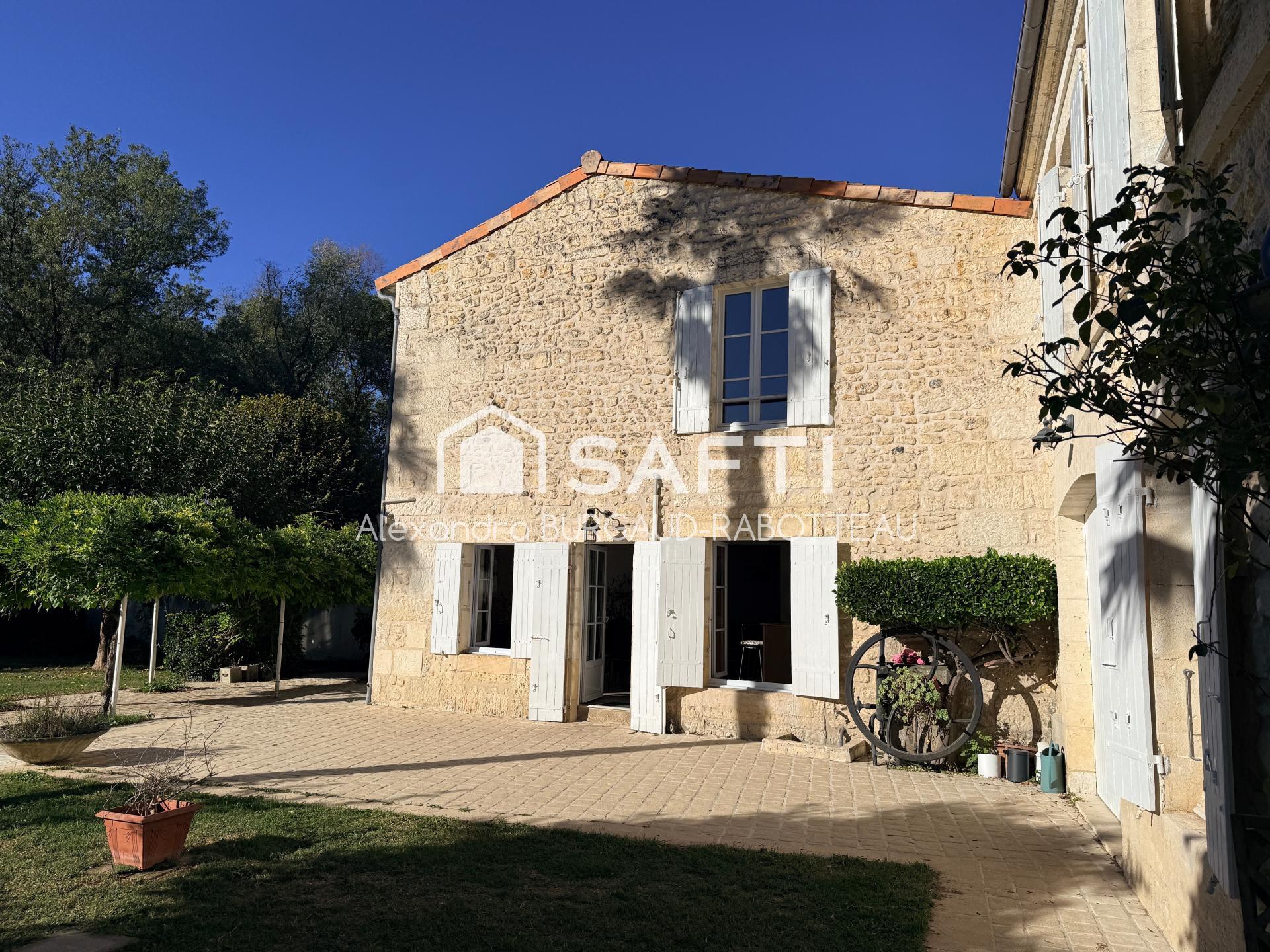 Photo SAFTI — Maison 8 pièces, 246 m² à Chaniers 2