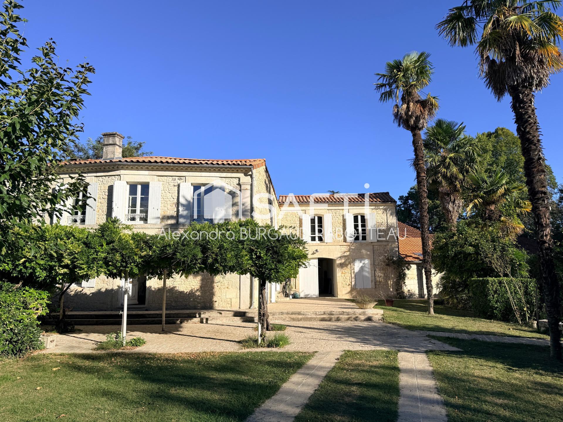Photo SAFTI — Maison 8 pièces, 246 m² à Chaniers