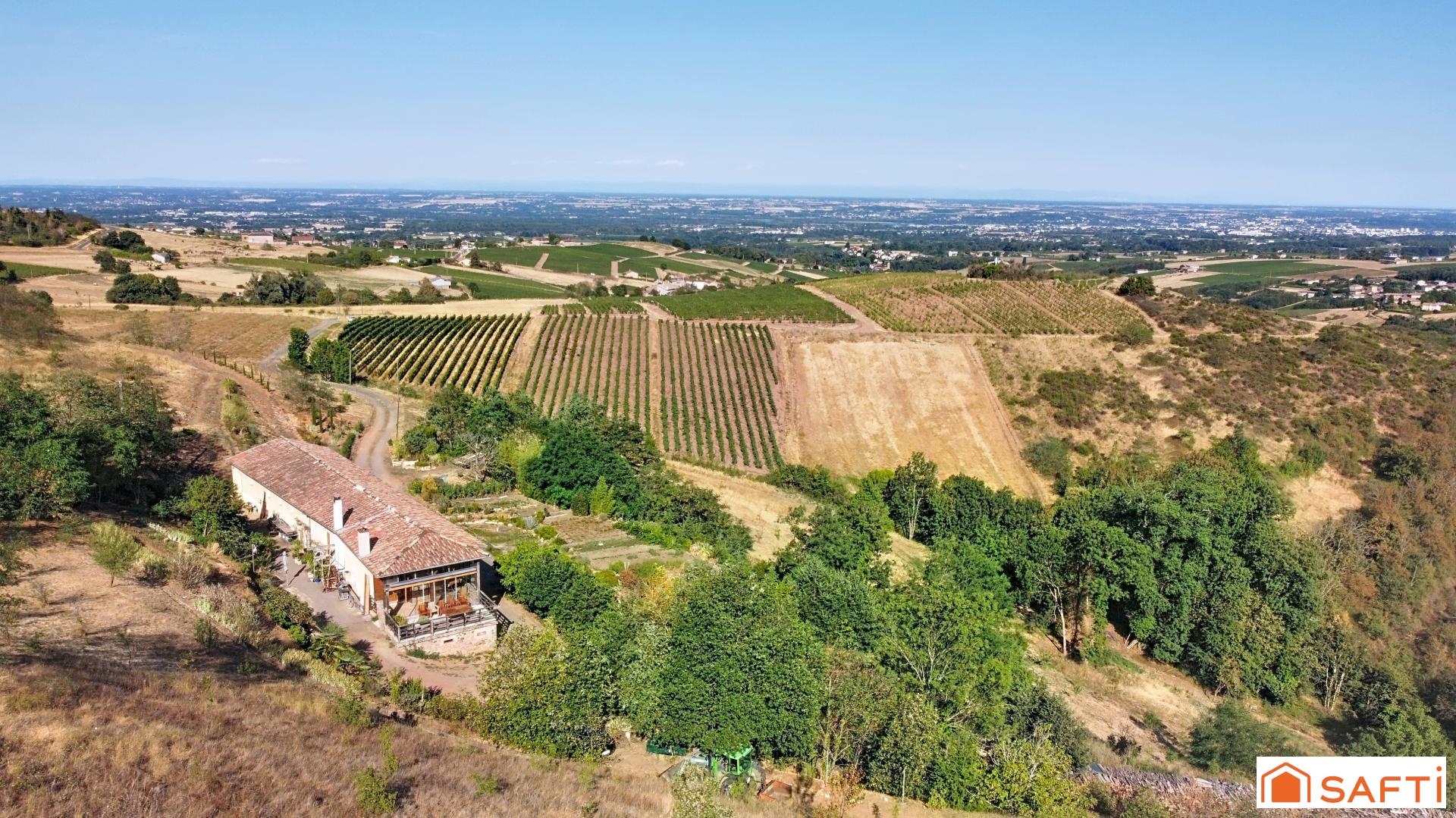 BLACÉ – PROPRIÉTÉ RARE, SUR PRÈS DE 14 HECTARES, VUE PANORAMIQUE À 180°
