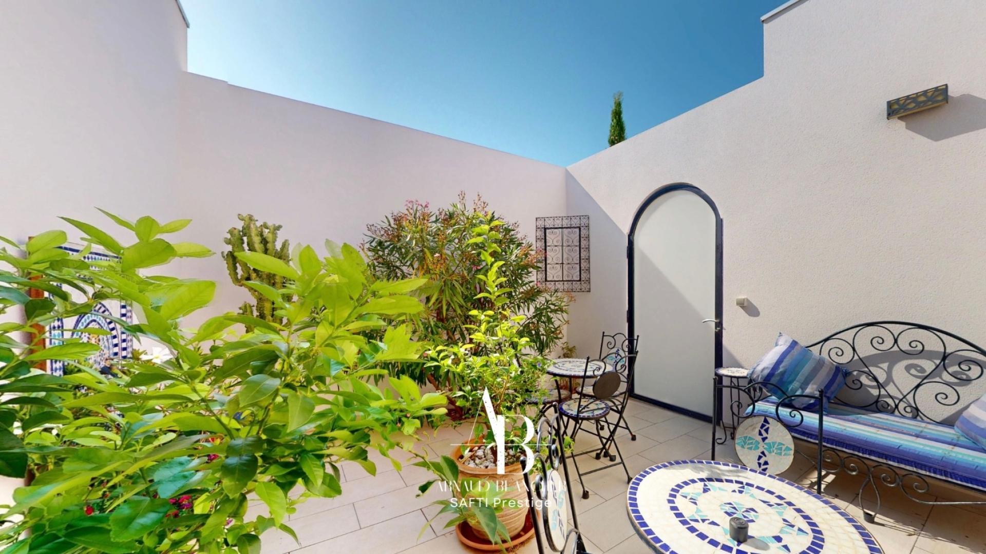 Photo 8 of the listing.
